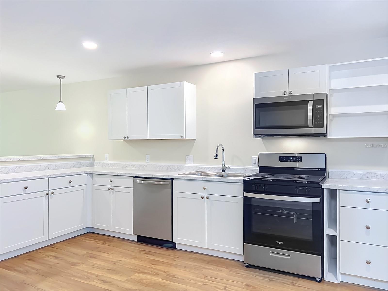 MOUNT DORA PARK SOUTH CONDO UNIT 01 - Residential