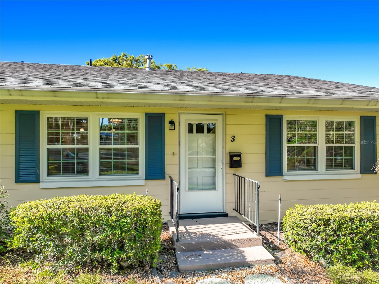 MOUNT DORA PARK SOUTH CONDO UNIT 01 - Residential