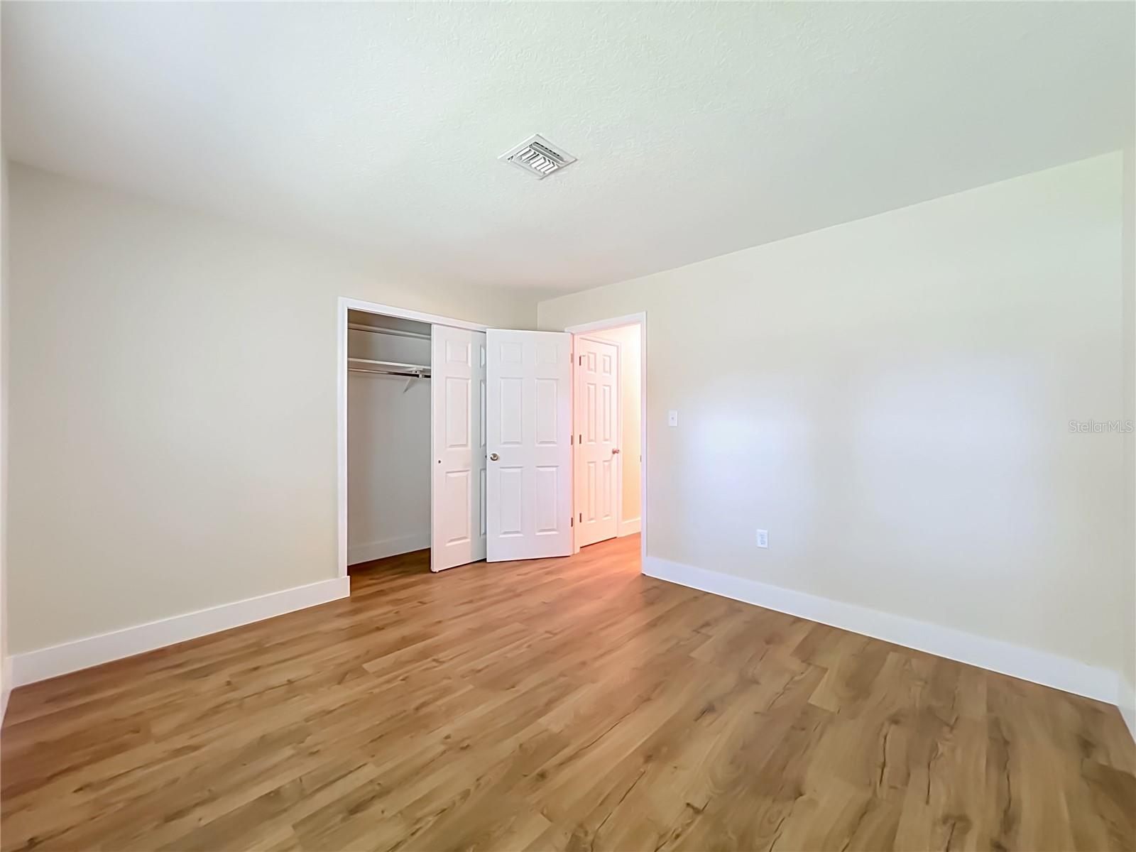 MOUNT DORA PARK SOUTH CONDO UNIT 01 - Residential