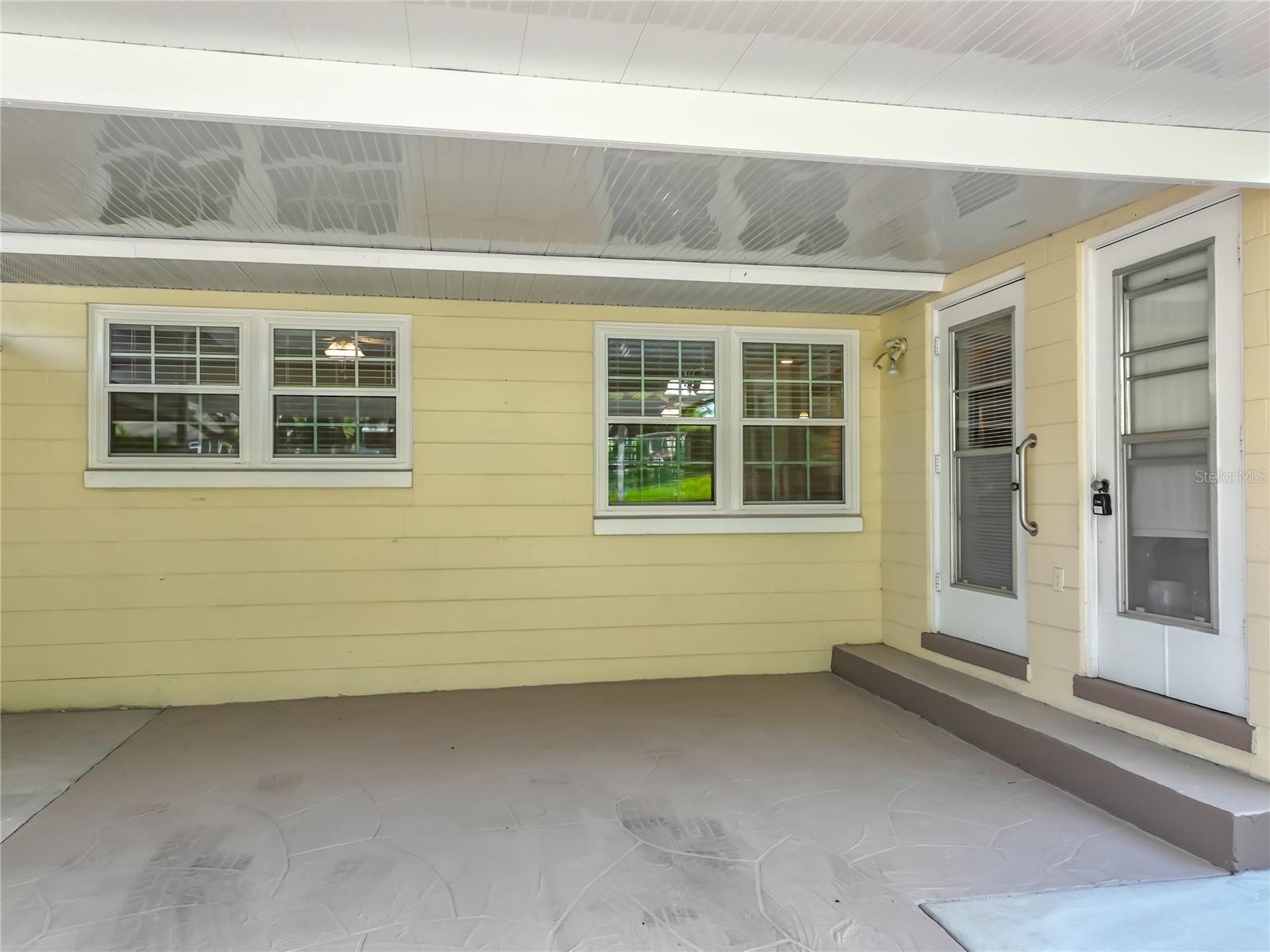 MOUNT DORA PARK SOUTH CONDO UNIT 01 - Residential