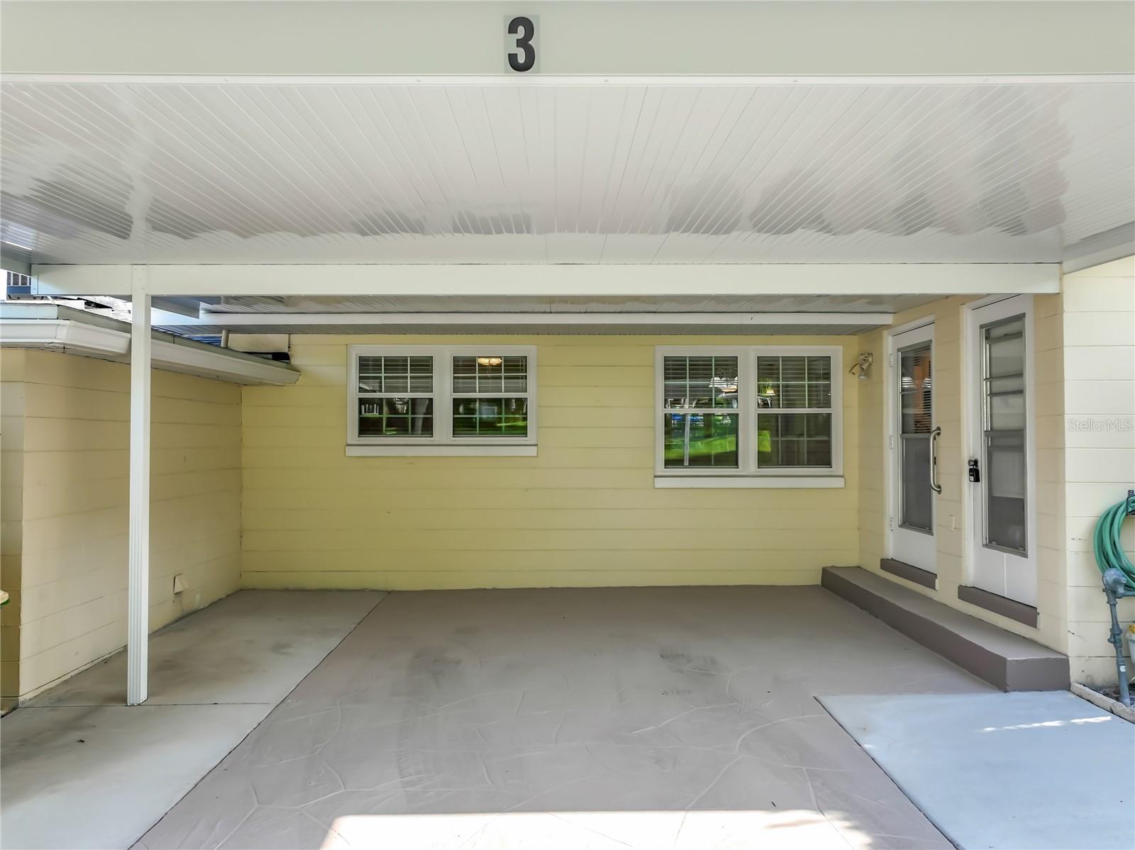 MOUNT DORA PARK SOUTH CONDO UNIT 01 - Residential