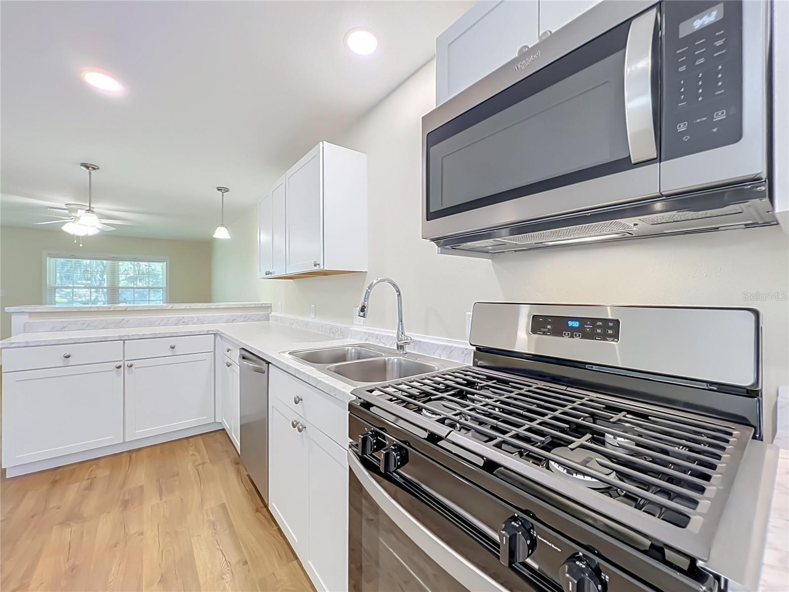 MOUNT DORA PARK SOUTH CONDO UNIT 01 - Residential