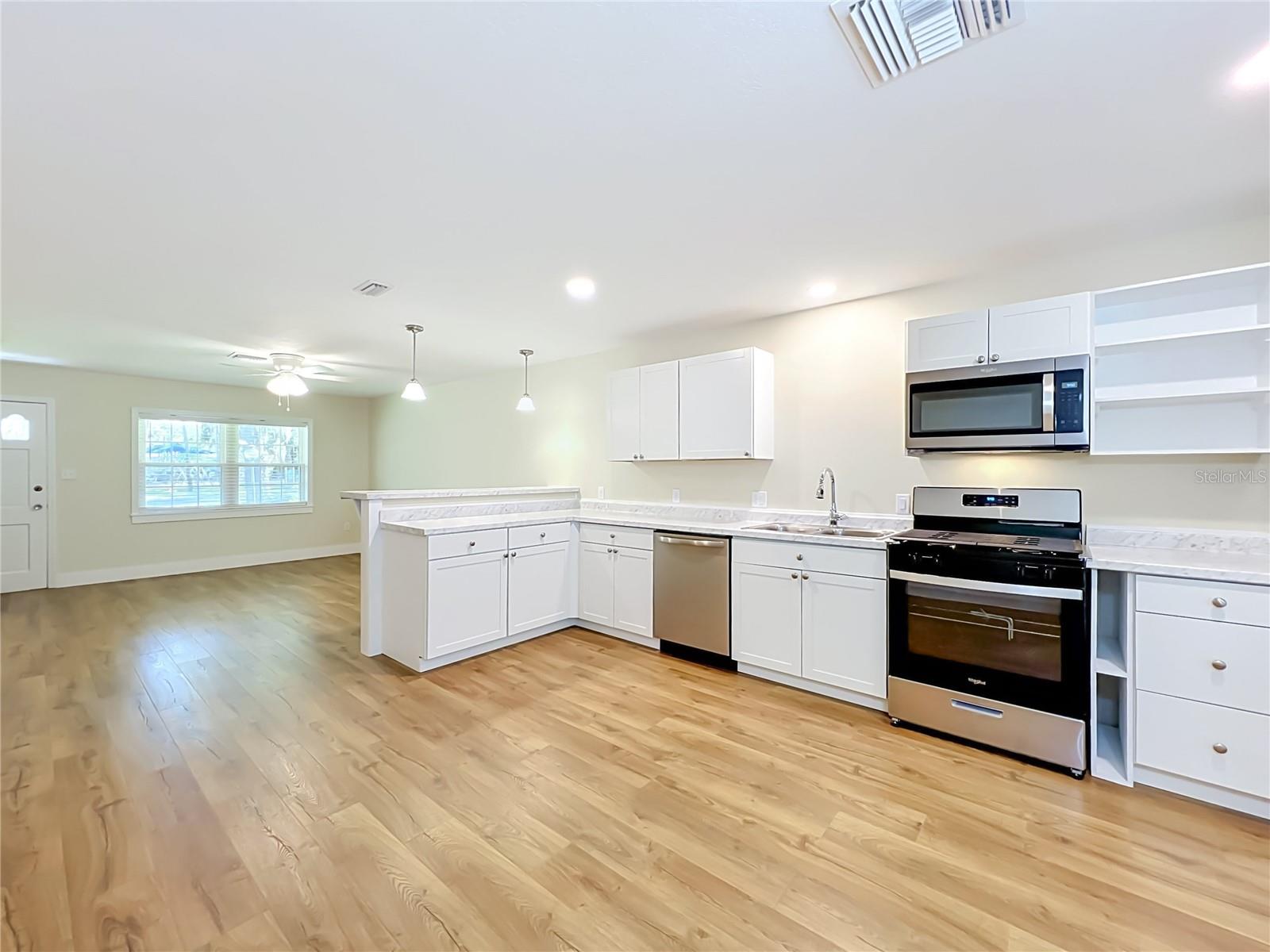 MOUNT DORA PARK SOUTH CONDO UNIT 01 - Residential