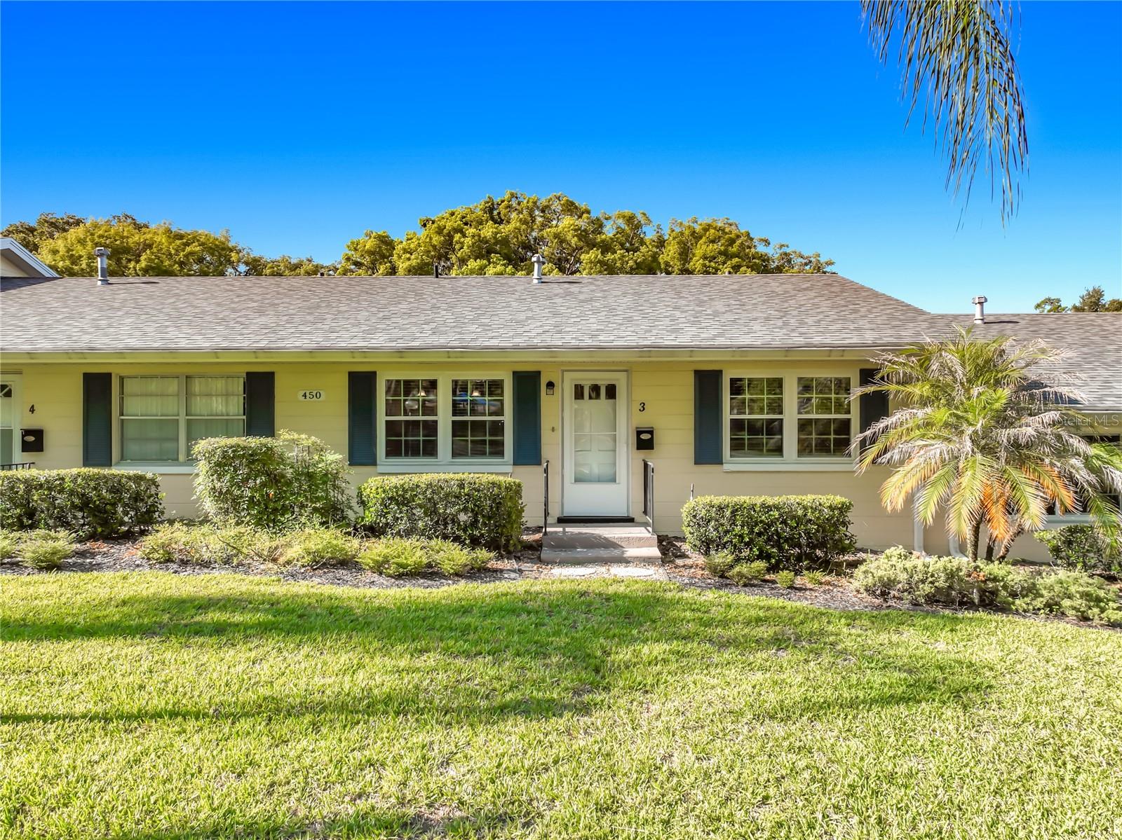 MOUNT DORA PARK SOUTH CONDO UNIT 01 - Residential