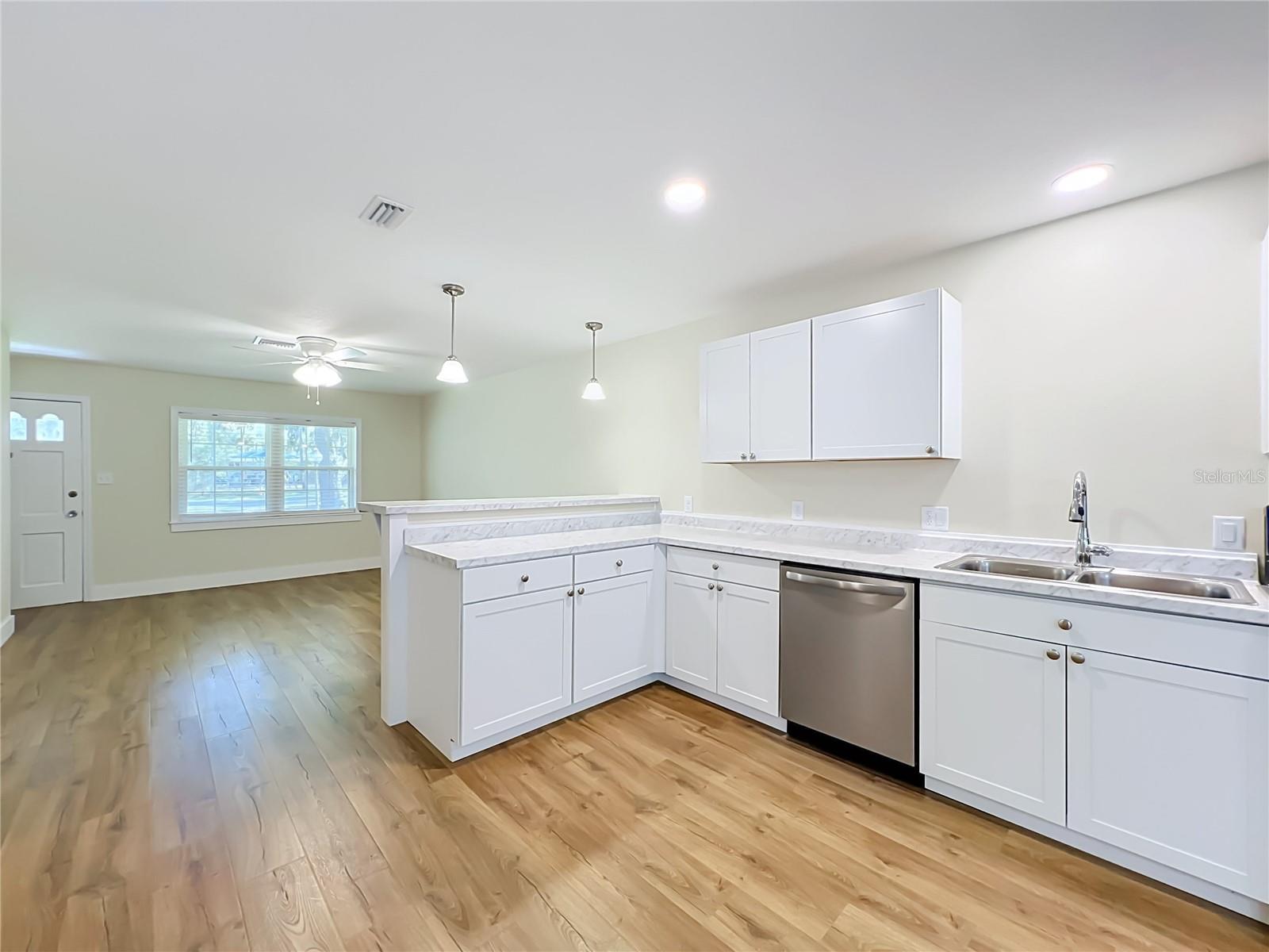 MOUNT DORA PARK SOUTH CONDO UNIT 01 - Residential