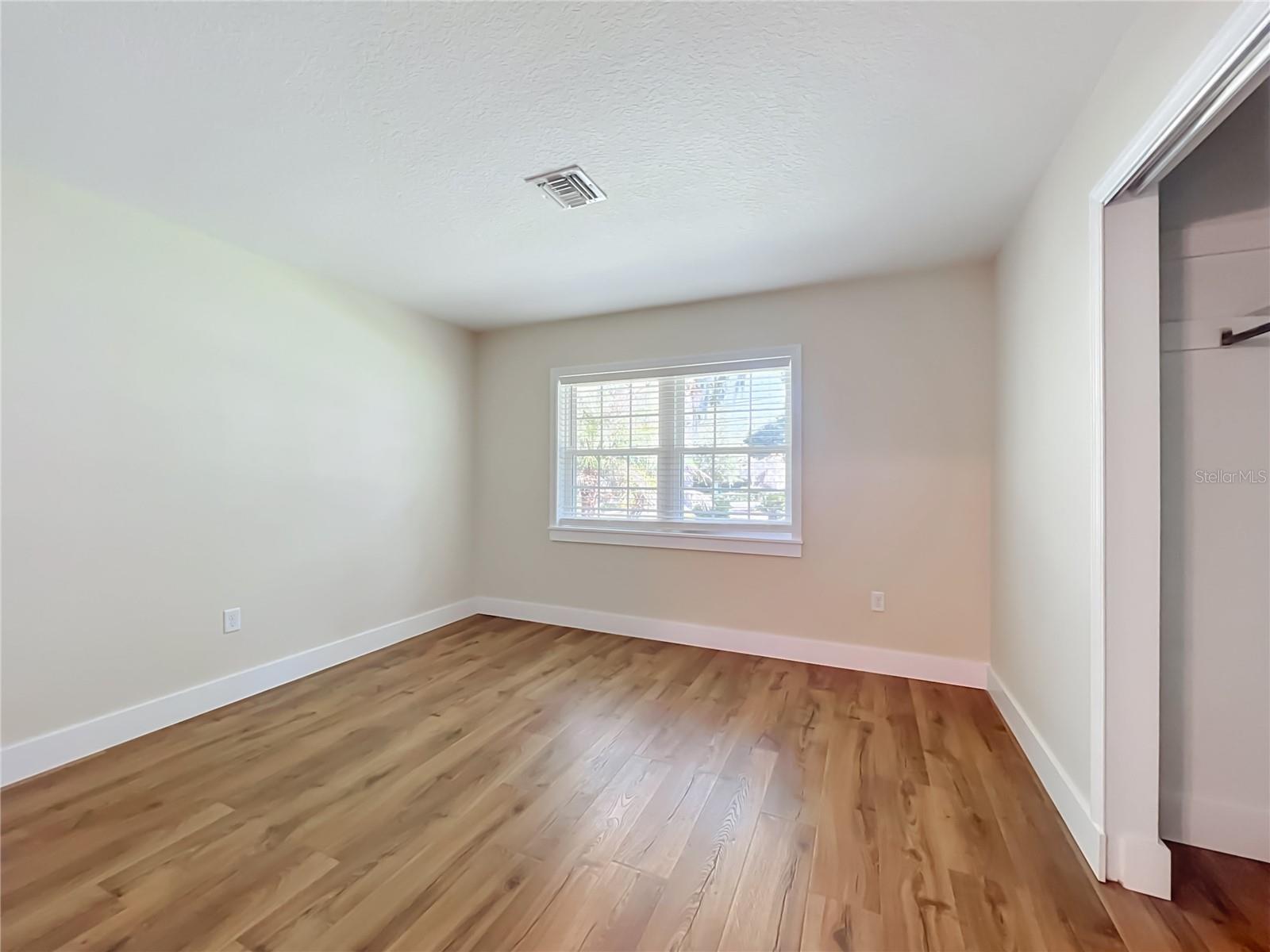 MOUNT DORA PARK SOUTH CONDO UNIT 01 - Residential