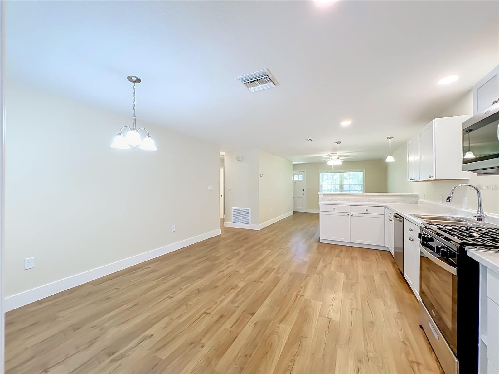 MOUNT DORA PARK SOUTH CONDO UNIT 01 - Residential