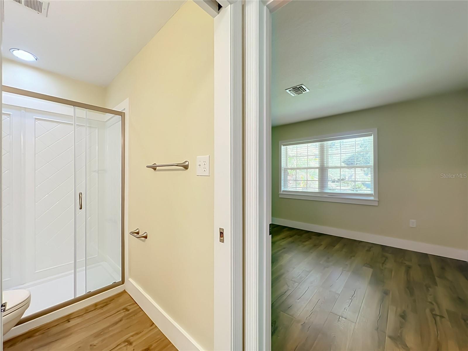 MOUNT DORA PARK SOUTH CONDO UNIT 01 - Residential