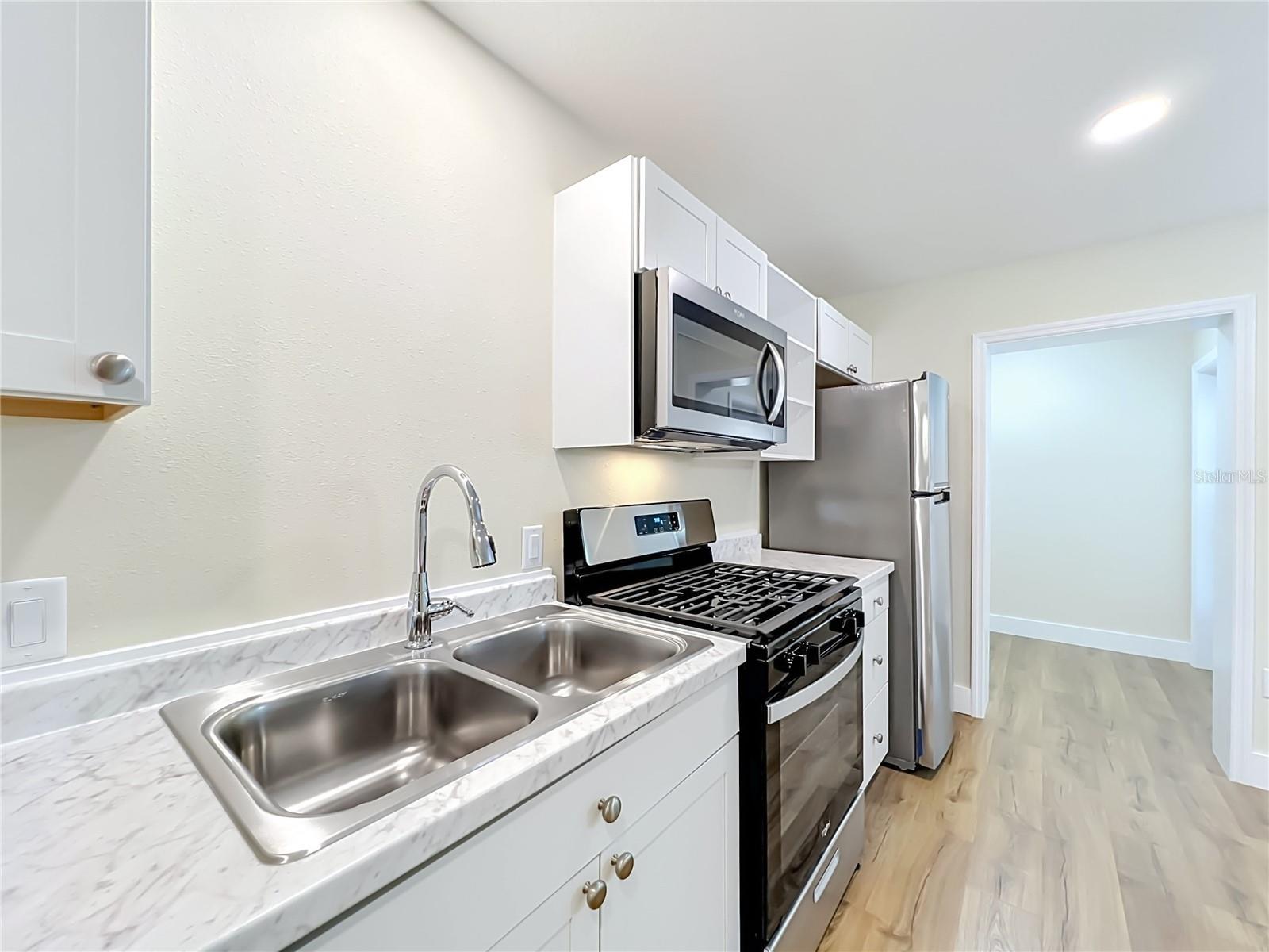MOUNT DORA PARK SOUTH CONDO UNIT 01 - Residential