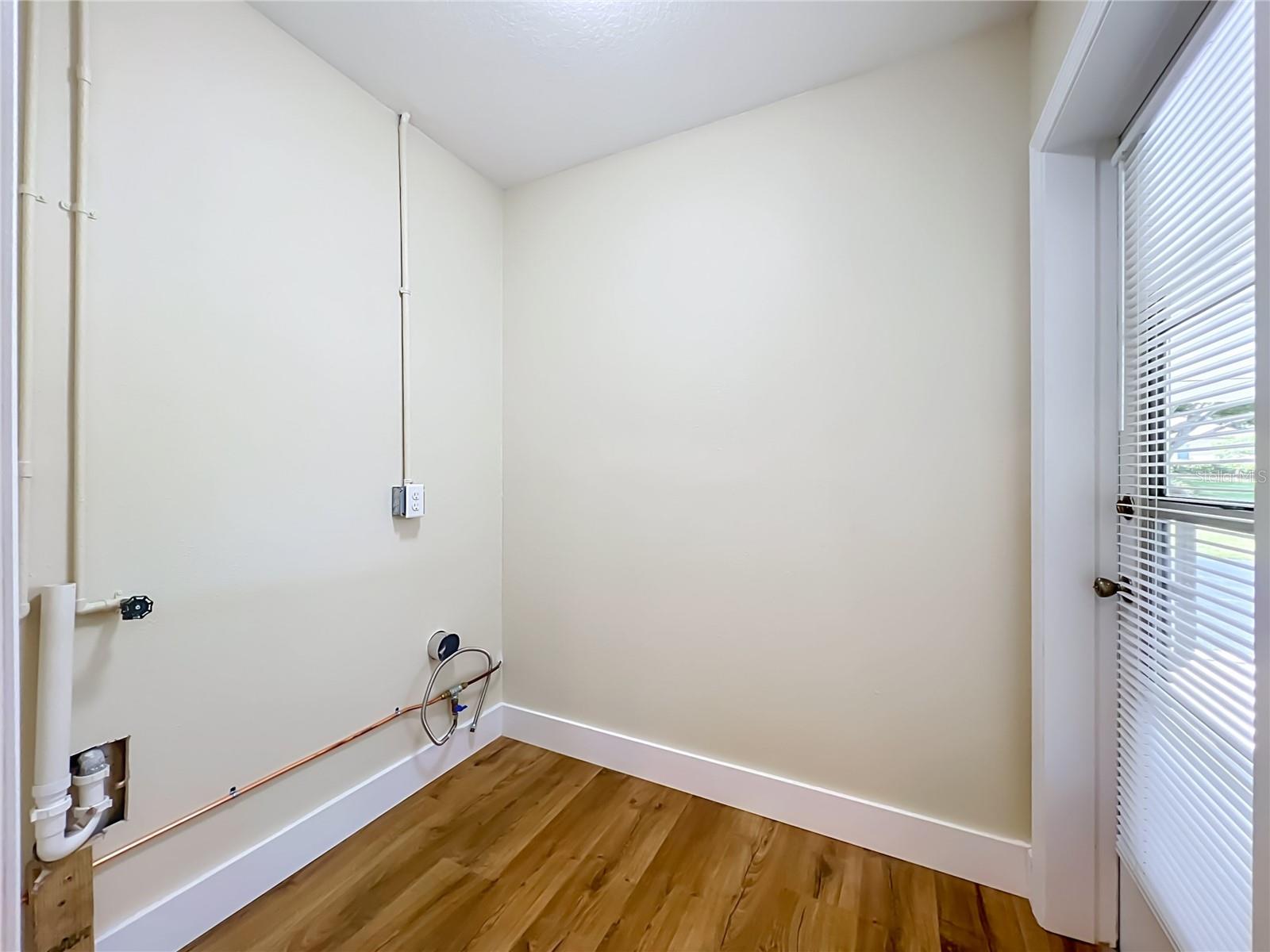 MOUNT DORA PARK SOUTH CONDO UNIT 01 - Residential