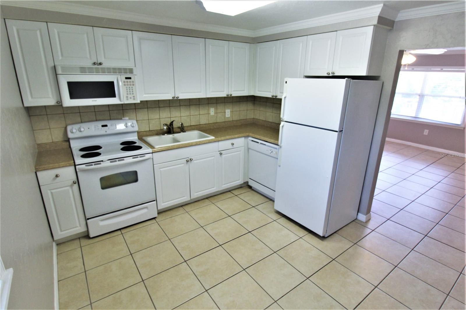 PINE SHORES ESTATE 1ST ADD - Residential Lease