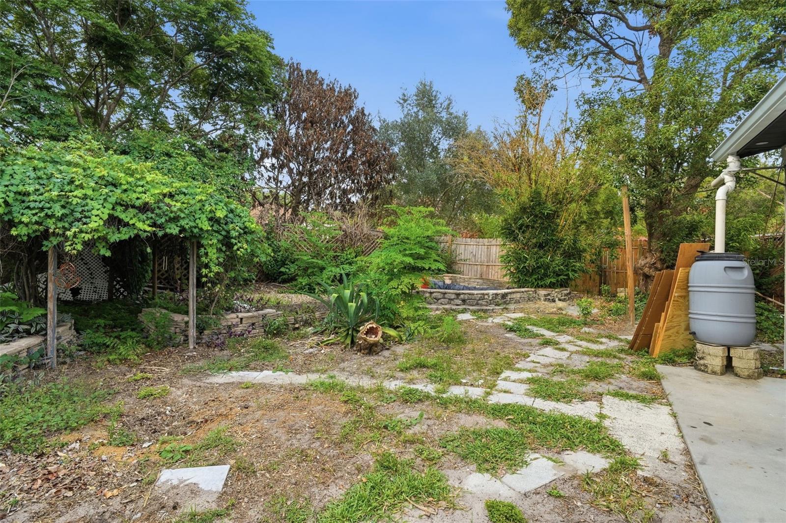 CLUBHOUSE ESTATES - Residential