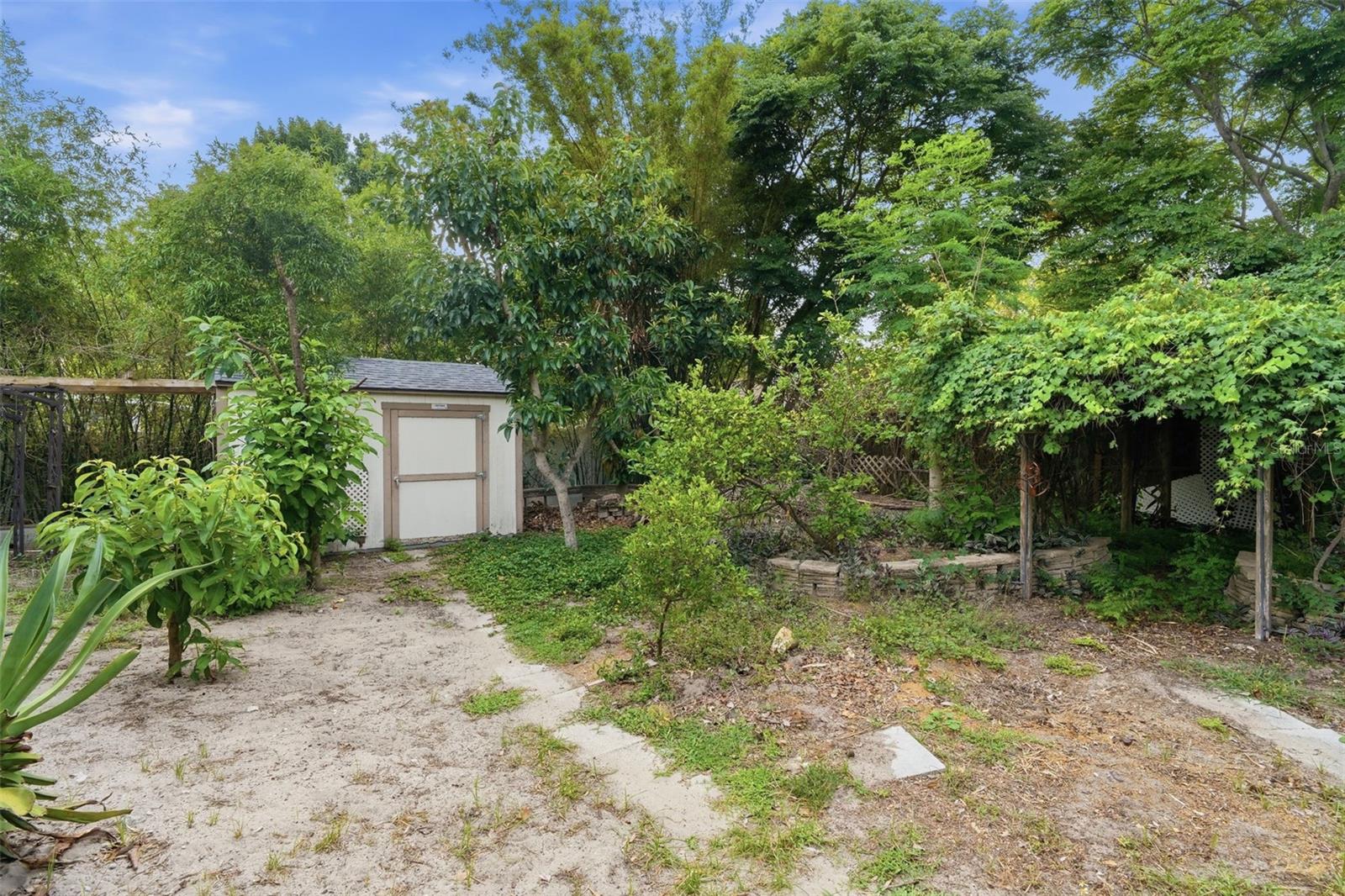 CLUBHOUSE ESTATES - Residential