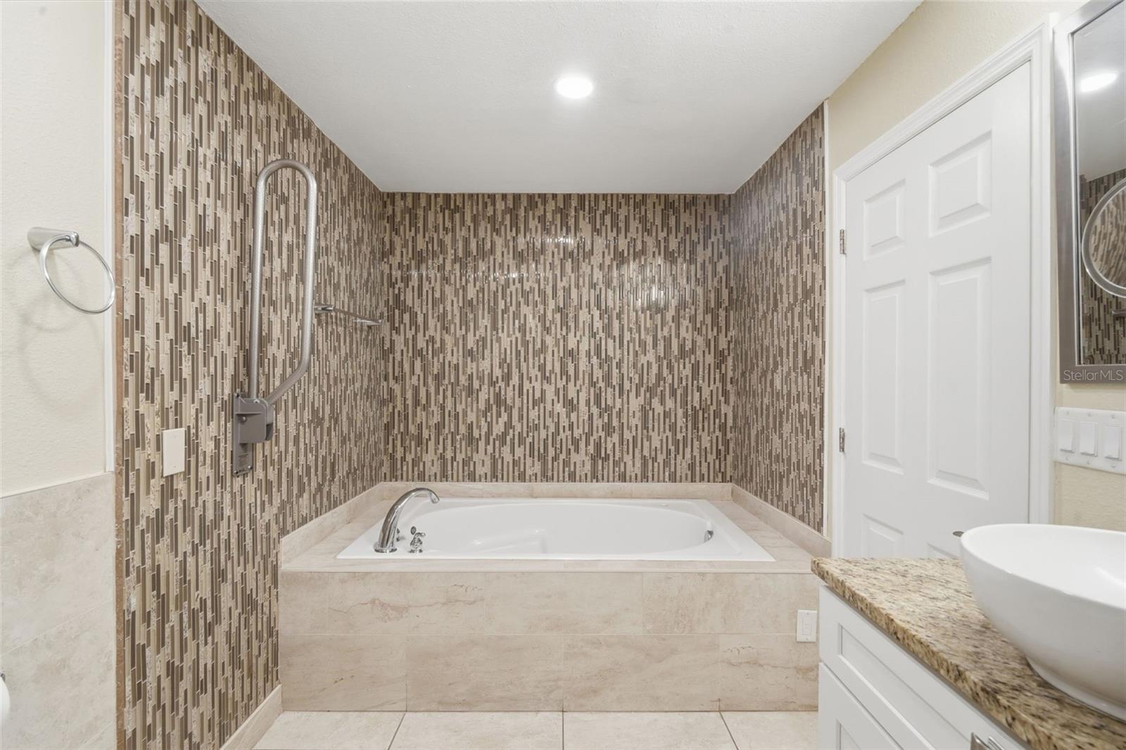 CLUBHOUSE ESTATES - Residential