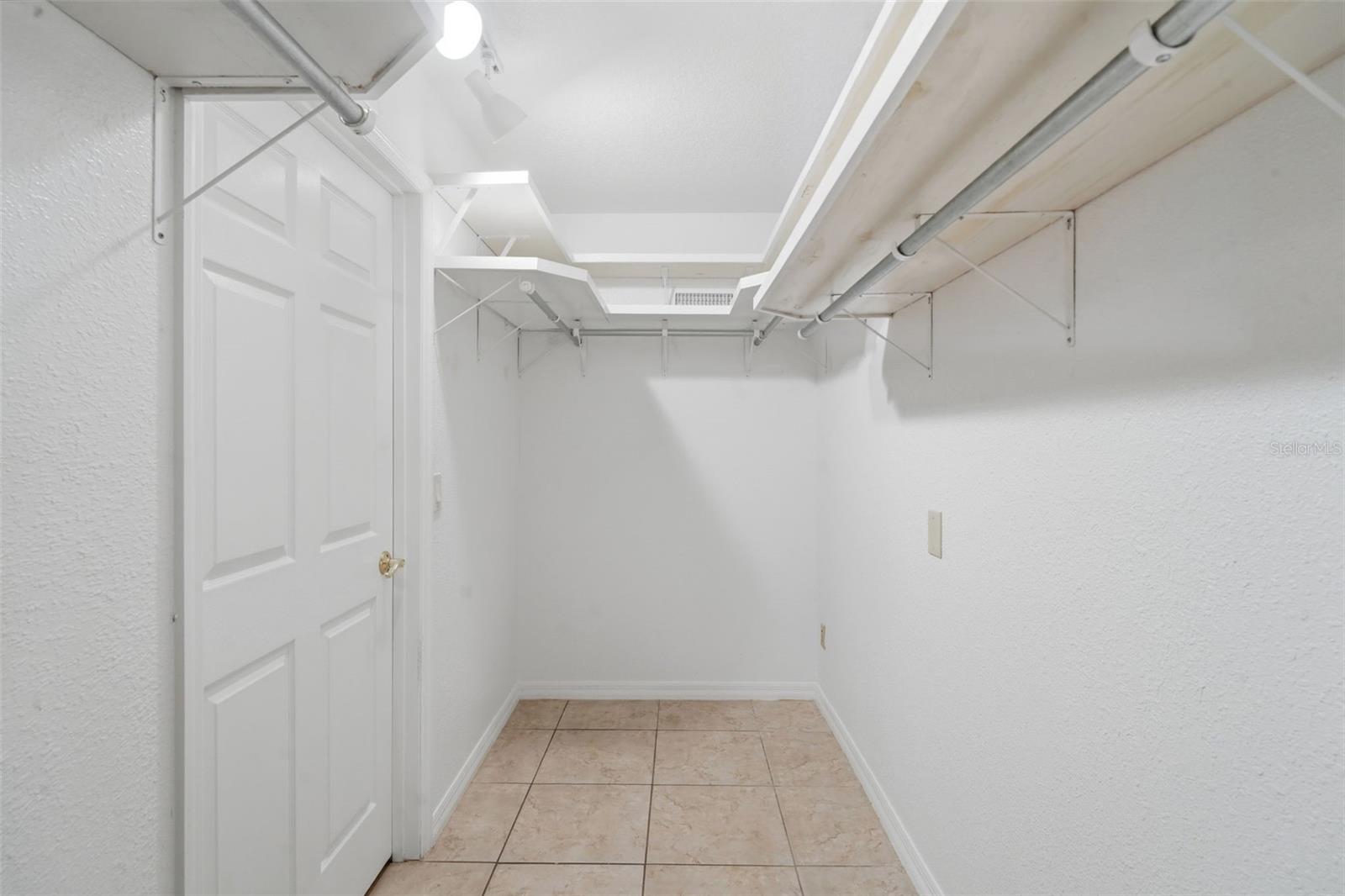 CLUBHOUSE ESTATES - Residential