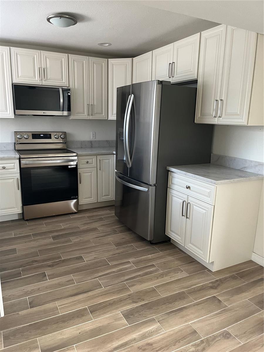 SHADOW BAY SPGS - Residential Lease