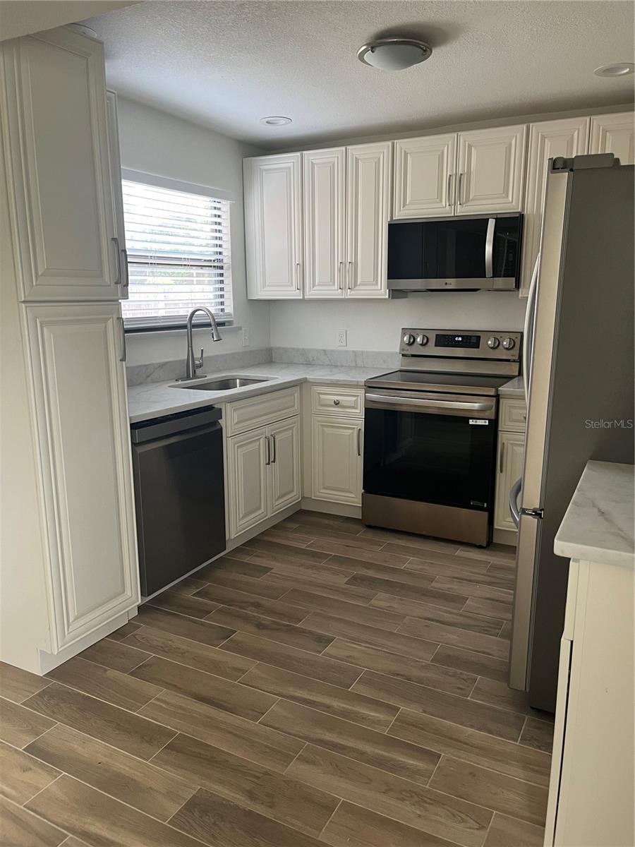 SHADOW BAY SPGS - Residential Lease