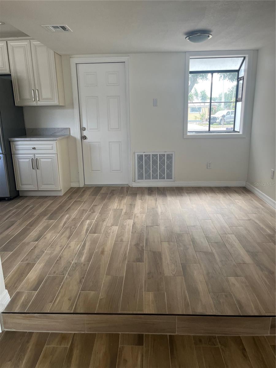 SHADOW BAY SPGS - Residential Lease
