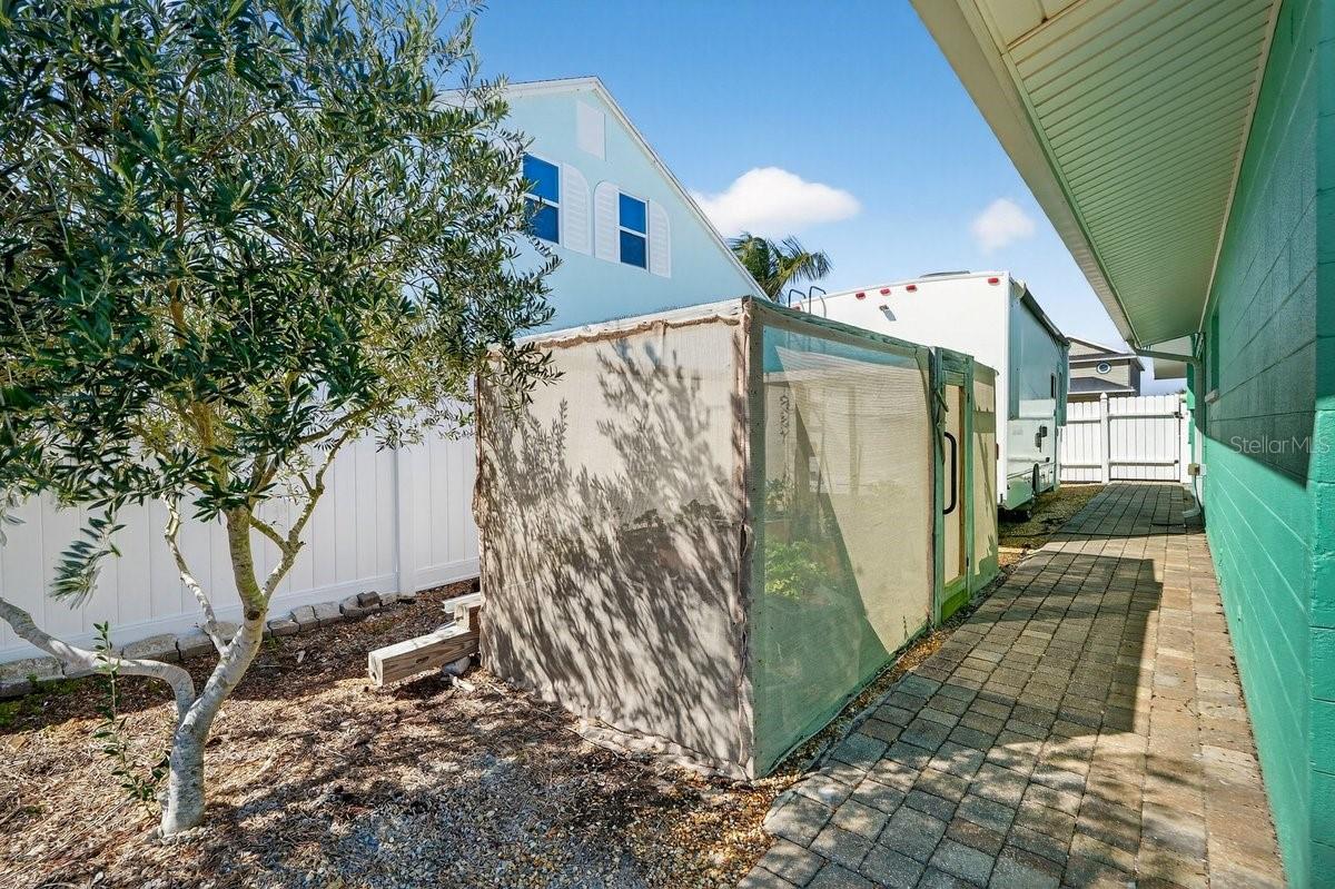 EMERALD ISLE UNIT 01 - Residential