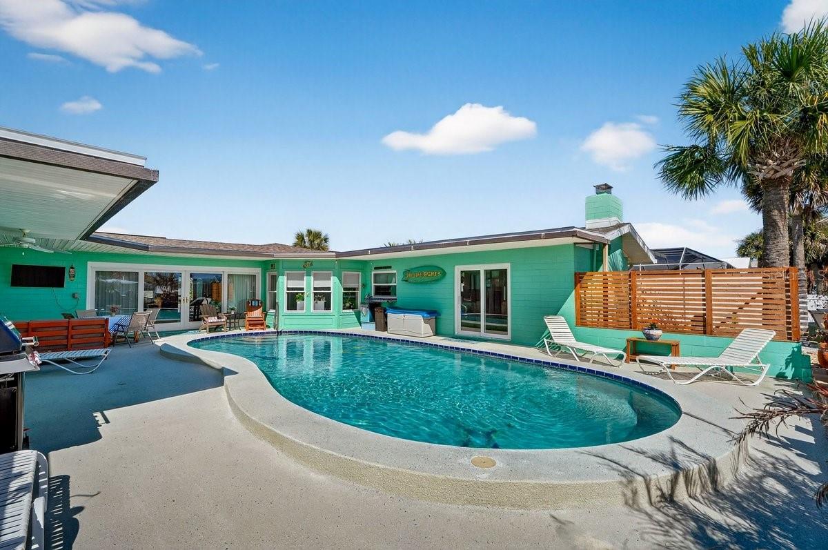EMERALD ISLE UNIT 01 - Residential