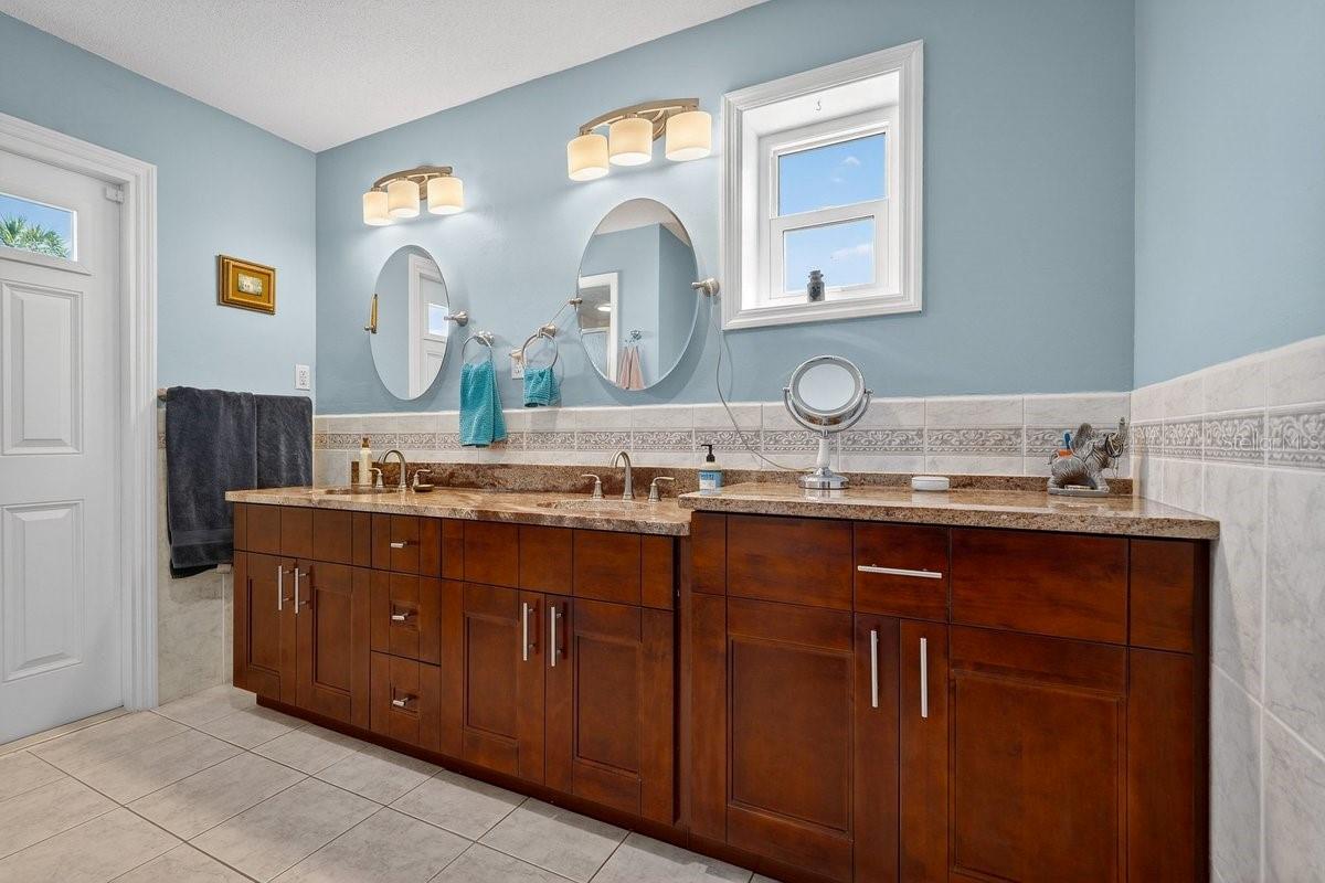 EMERALD ISLE UNIT 01 - Residential