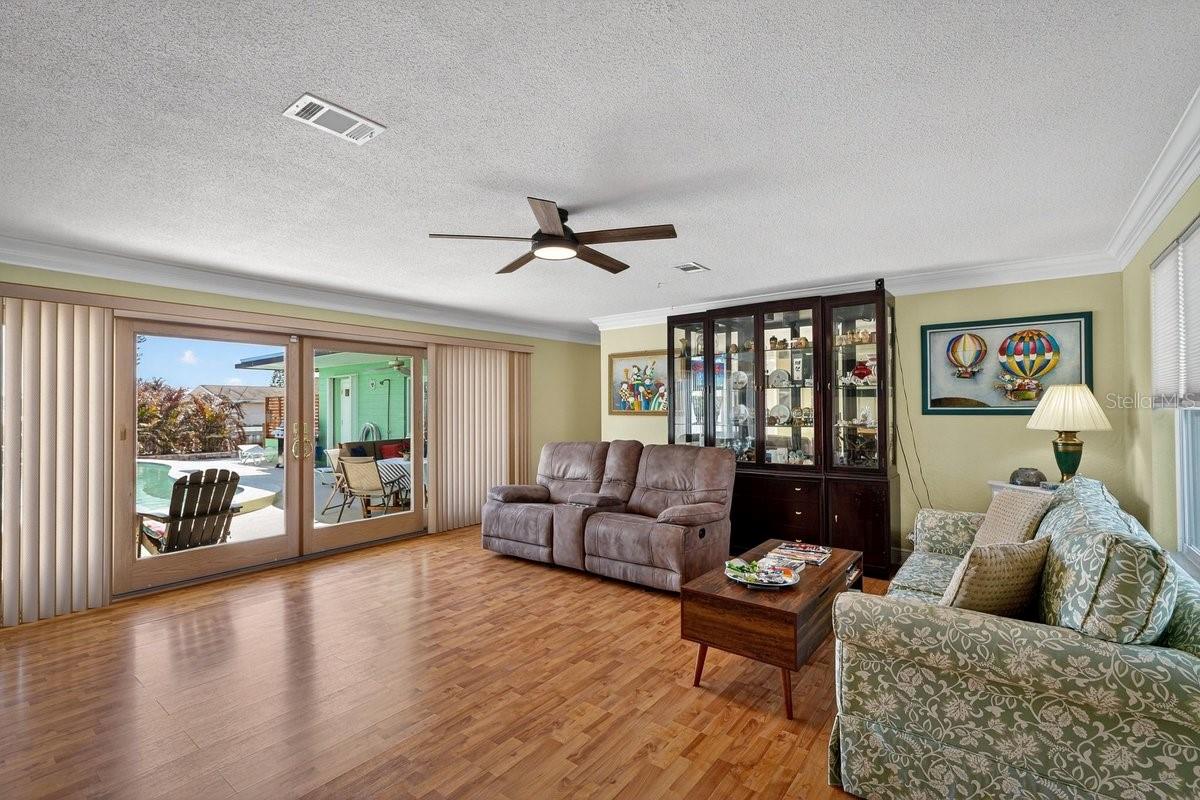 EMERALD ISLE UNIT 01 - Residential
