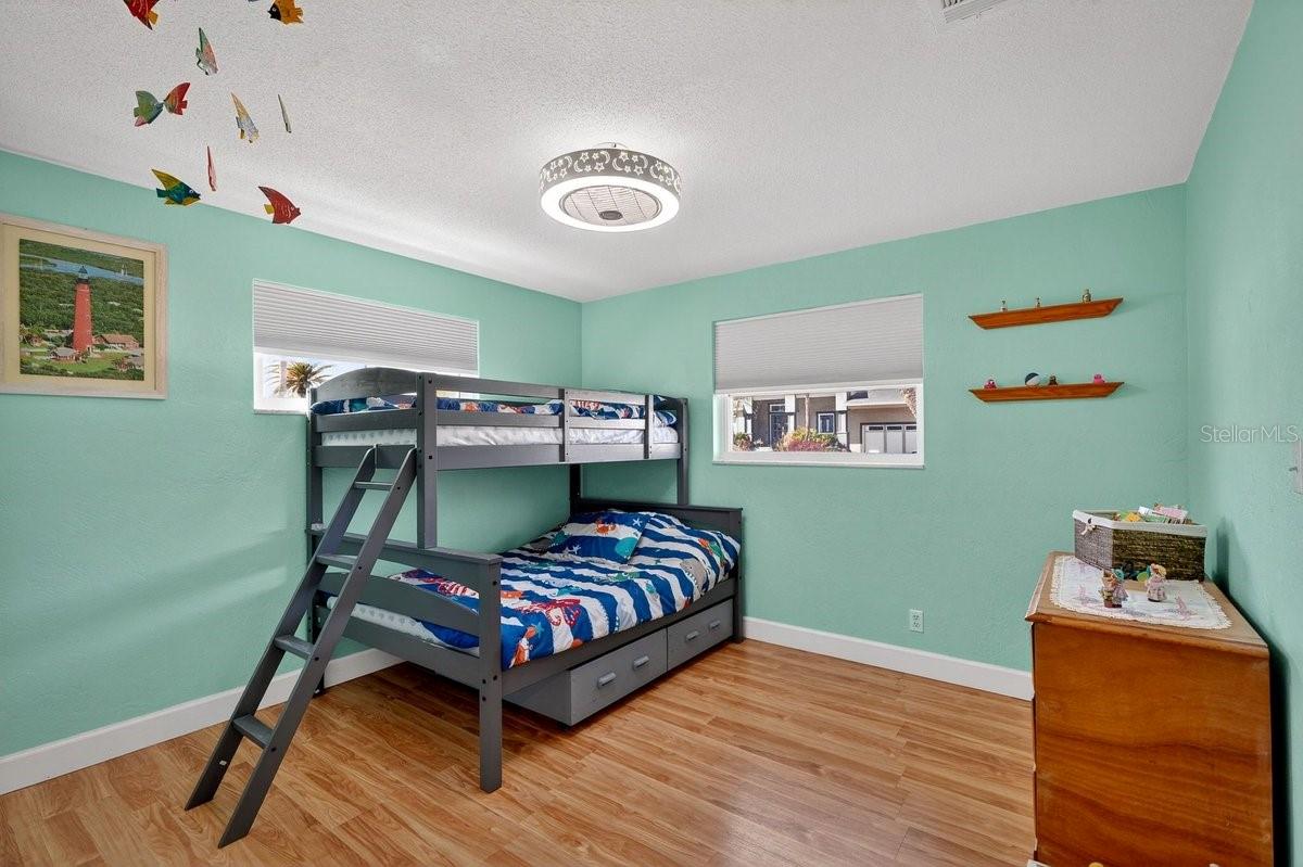 EMERALD ISLE UNIT 01 - Residential