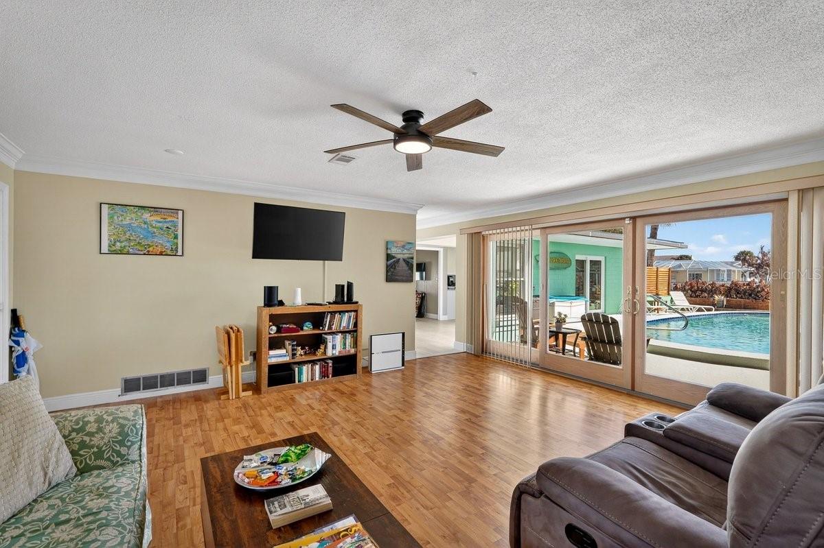 EMERALD ISLE UNIT 01 - Residential