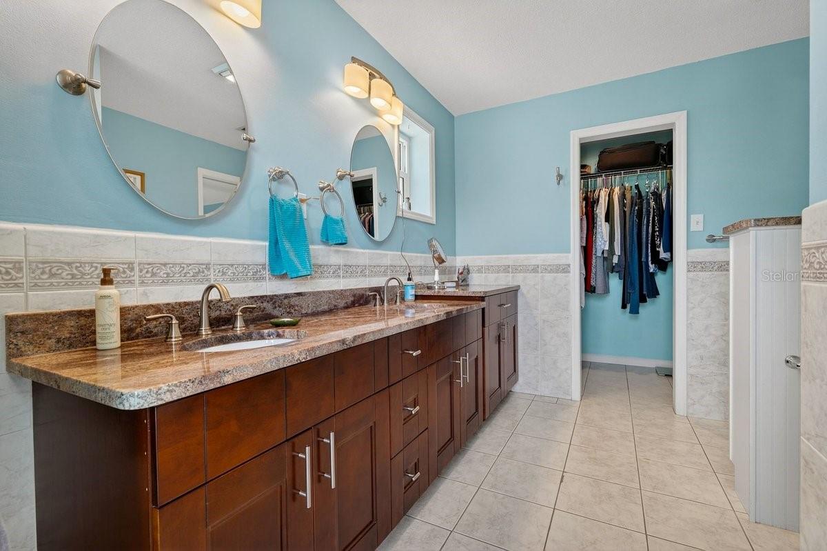 EMERALD ISLE UNIT 01 - Residential