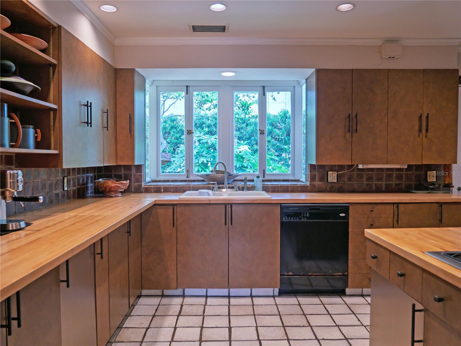 BELLEAIR ESTATES - Residential