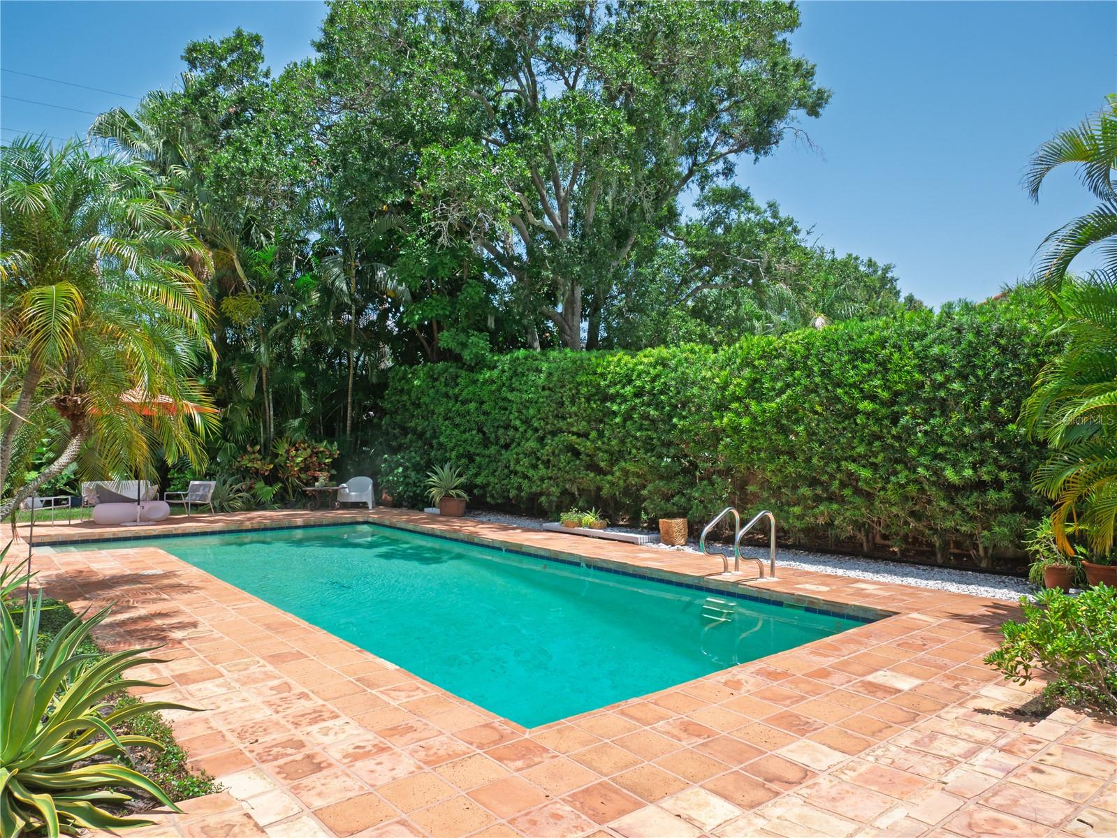 BELLEAIR ESTATES - Residential