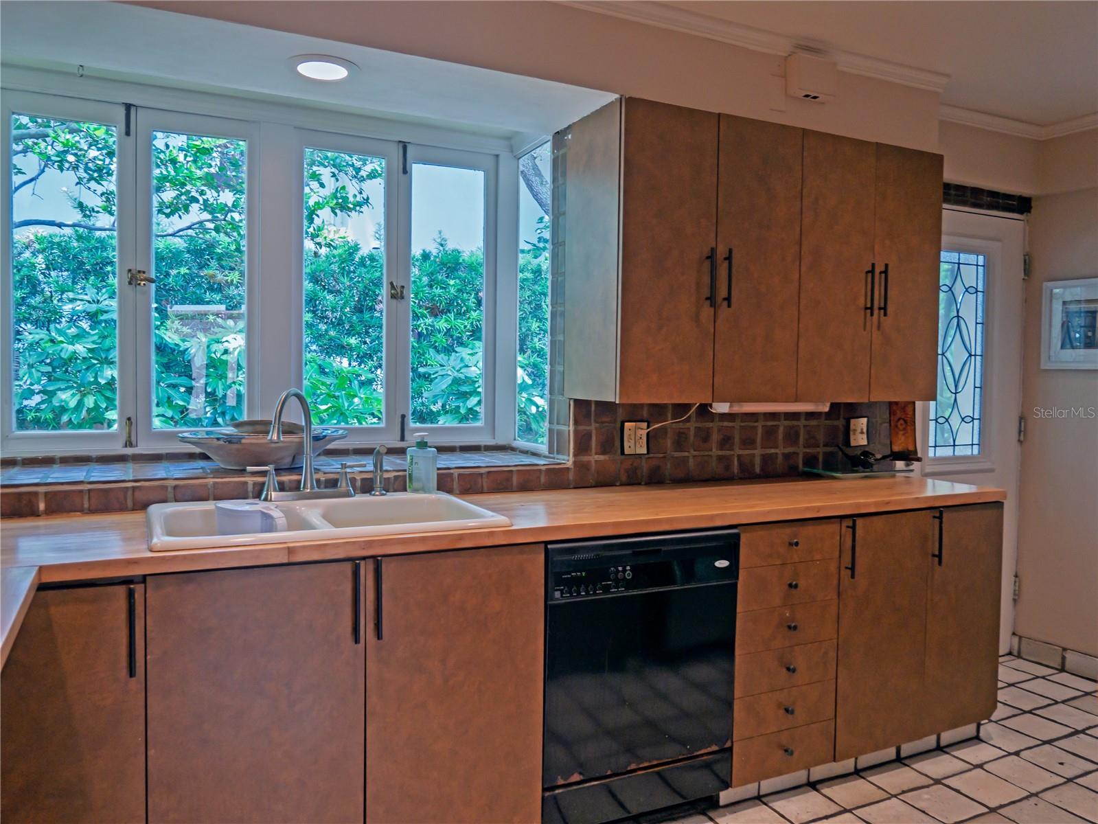 BELLEAIR ESTATES - Residential