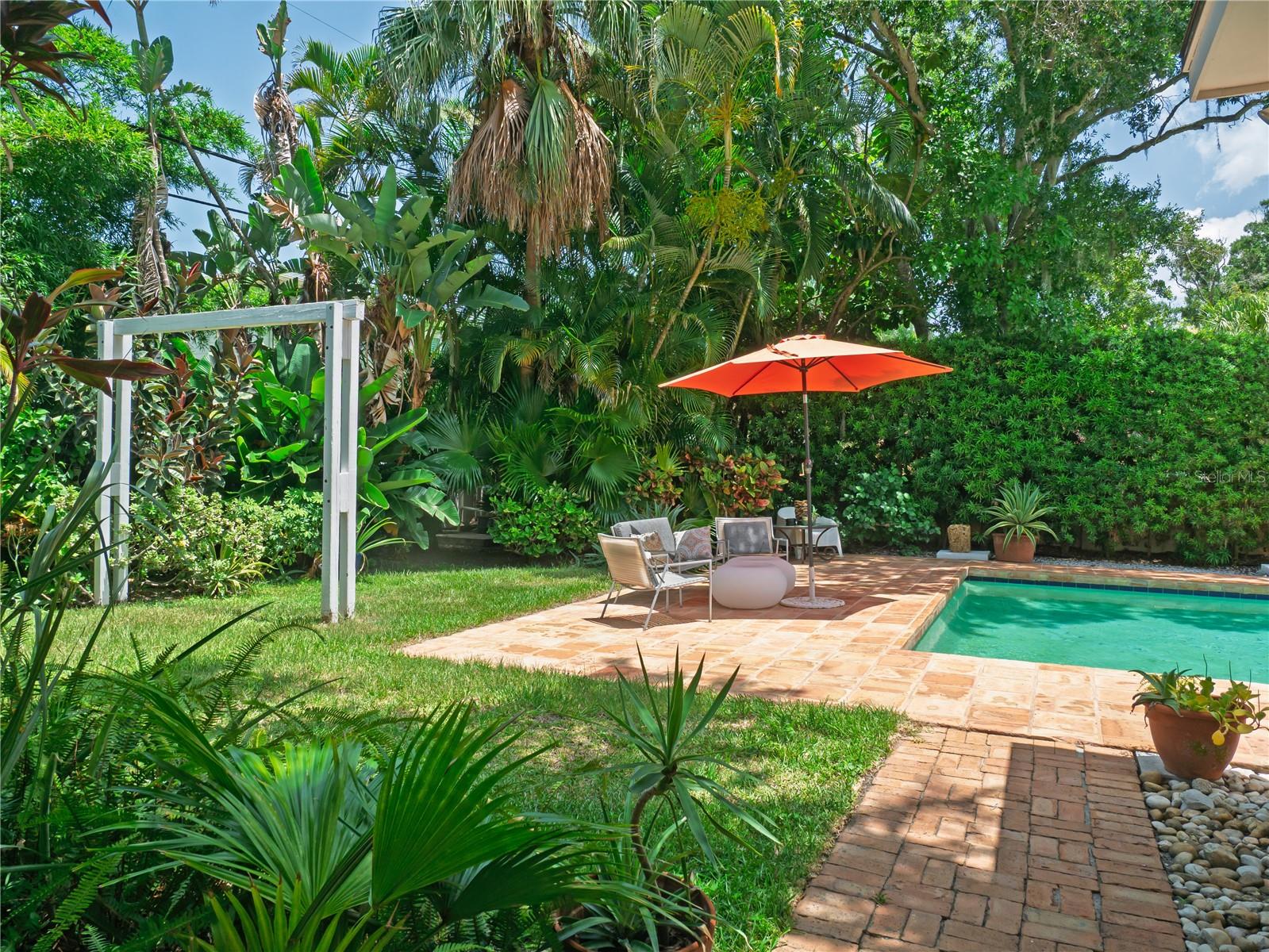 BELLEAIR ESTATES - Residential