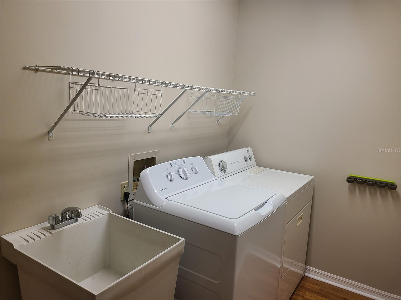 COUNTRY CLUB WEST - Residential Lease