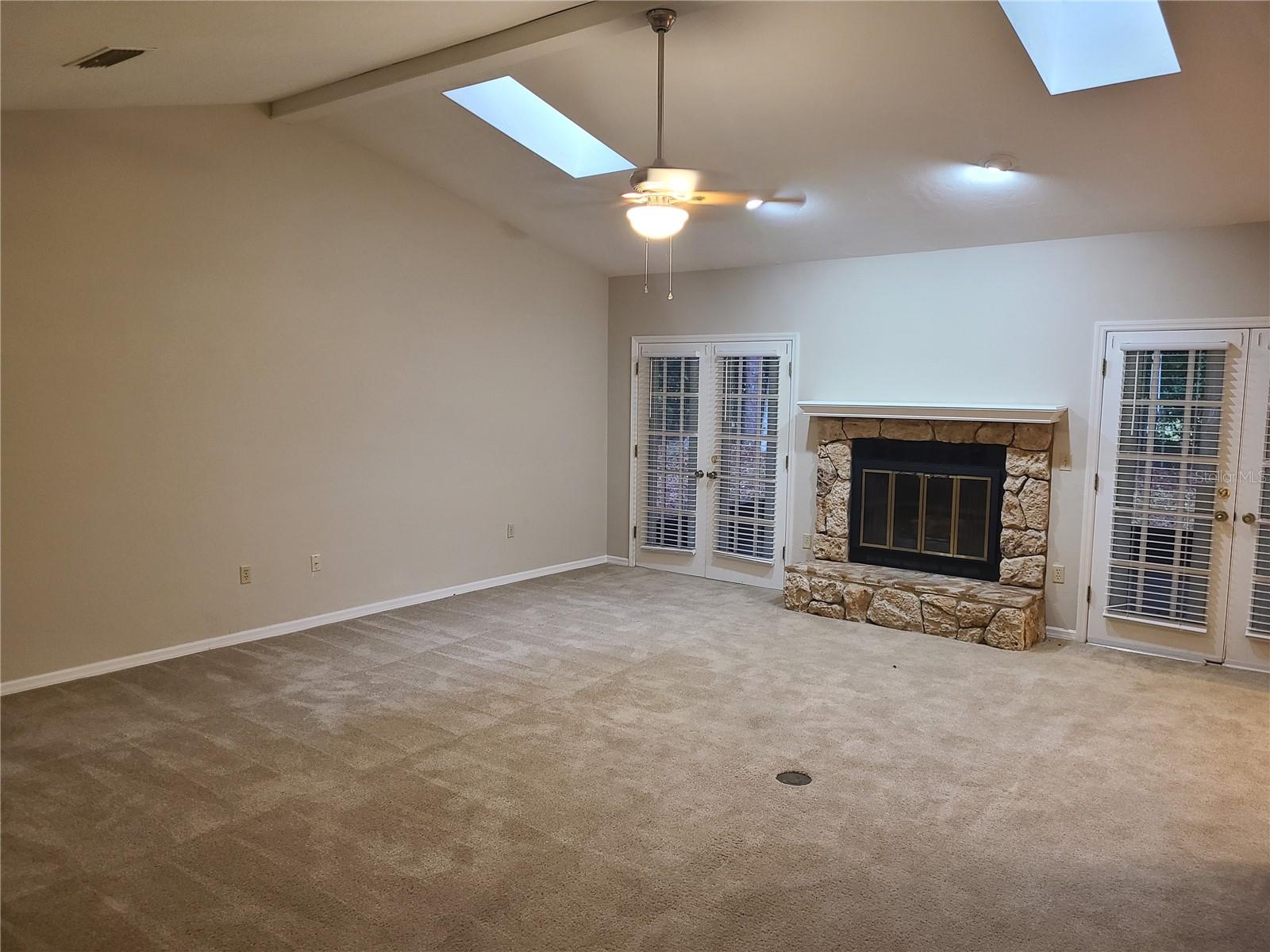 COUNTRY CLUB WEST - Residential Lease