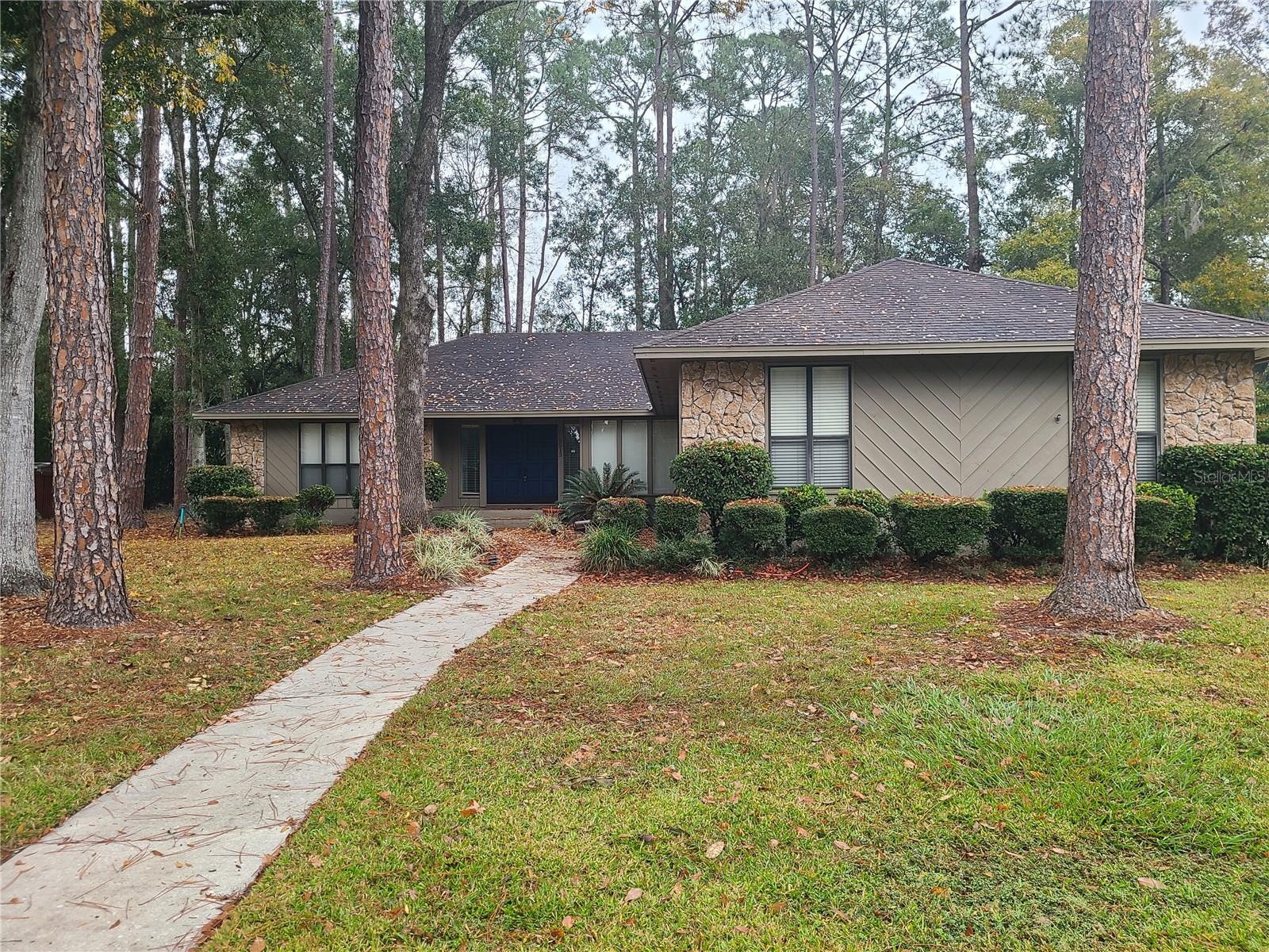 Large 3/2 home located in Gainesville Country Club West! Freshly painted home with a 2 car garage and plenty of parking. Step down into huge living room with vaulted ceilings and a wood burning fireplace. Kitchen with granite counter tops is centered in between a breakfast area and a formal dining room. Huge primary bedroom has ensuite bathroom with 2 separate vanity areas, 2 walk in closets, separate shower and tub. Bedroom also has French doors leading to the backyard. On the other side of this split floorplan are the 2 guest bedrooms with plenty of closet space and a large guest bathroom with a shower / tub combination. There are 2 sets of French doors in the living room that lead out to the screened patio with plenty of room for entertaining! This home is waiting for you! Est. Sq. Ft. 2366. No pets. ***This lease must end 06/30/2024 or 07/31/2024**