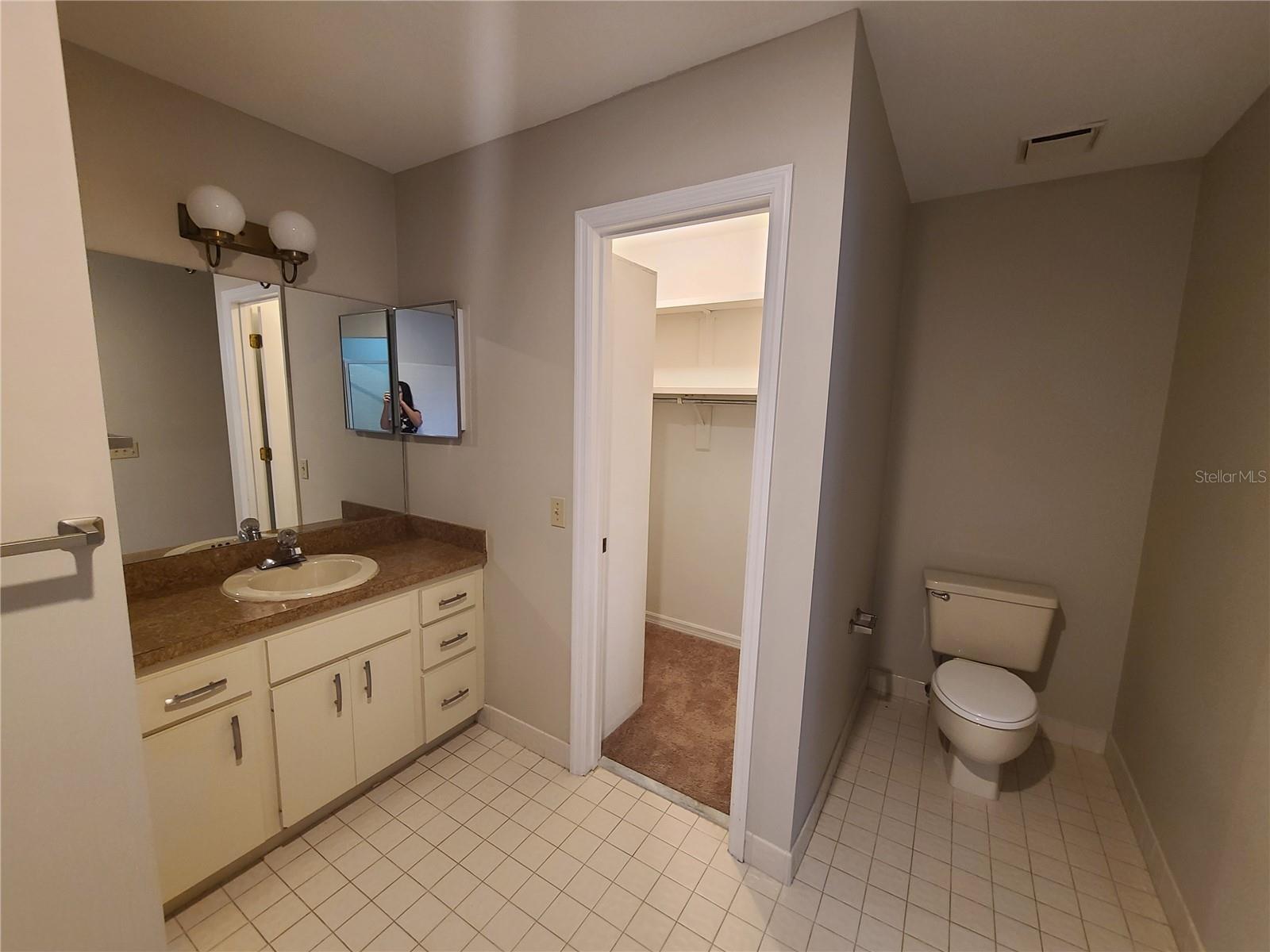 COUNTRY CLUB WEST - Residential Lease