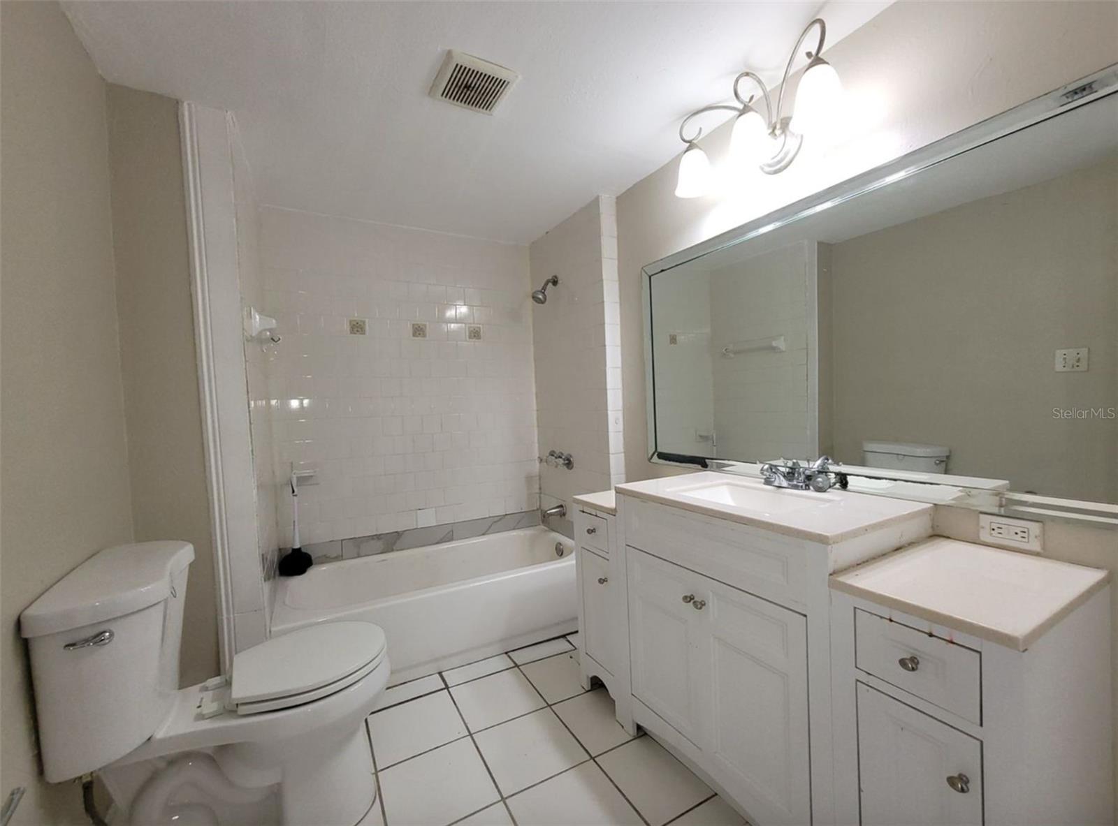 TAMPA OVERLOOK - Residential Lease