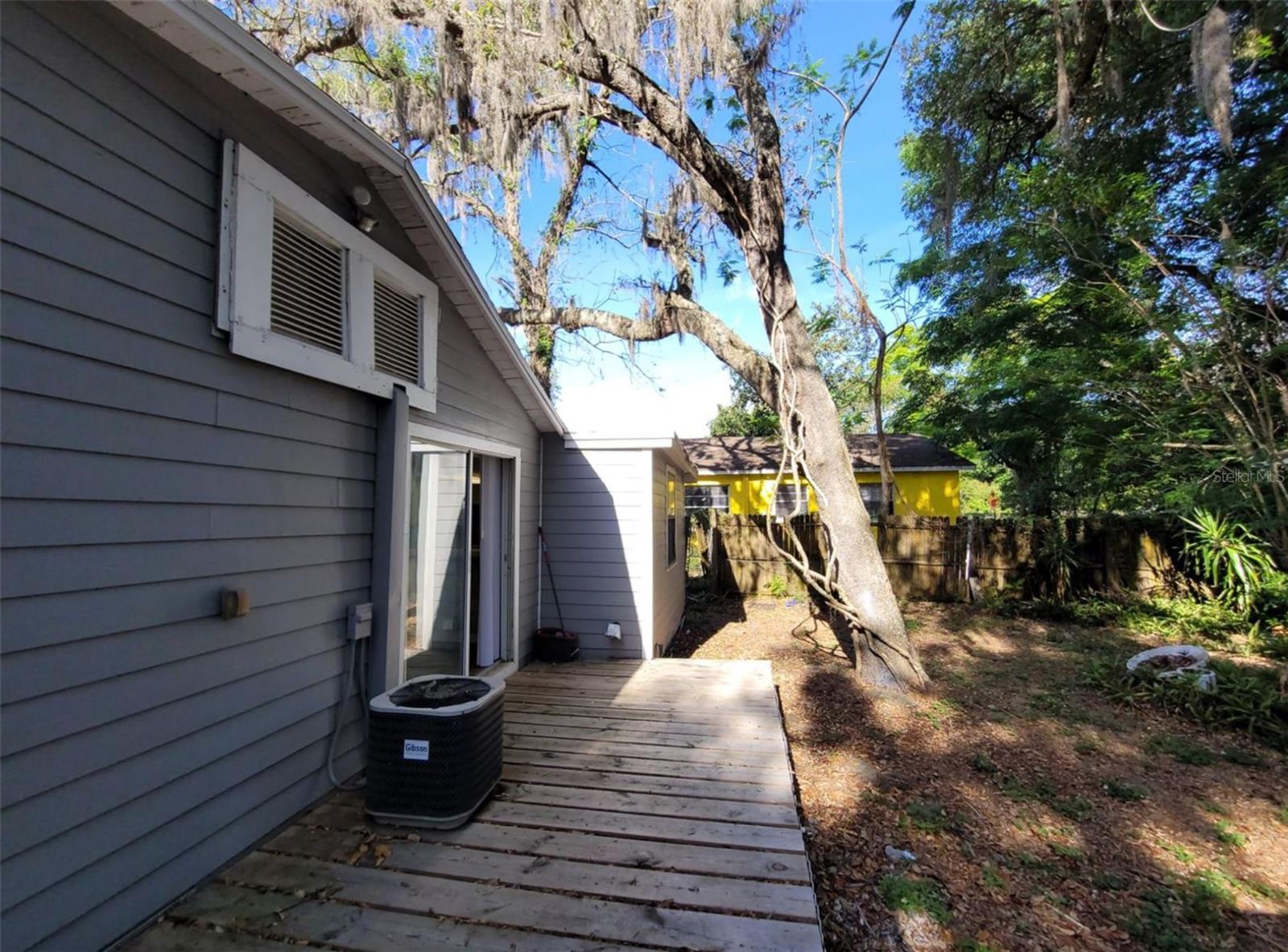 TAMPA OVERLOOK - Residential Lease
