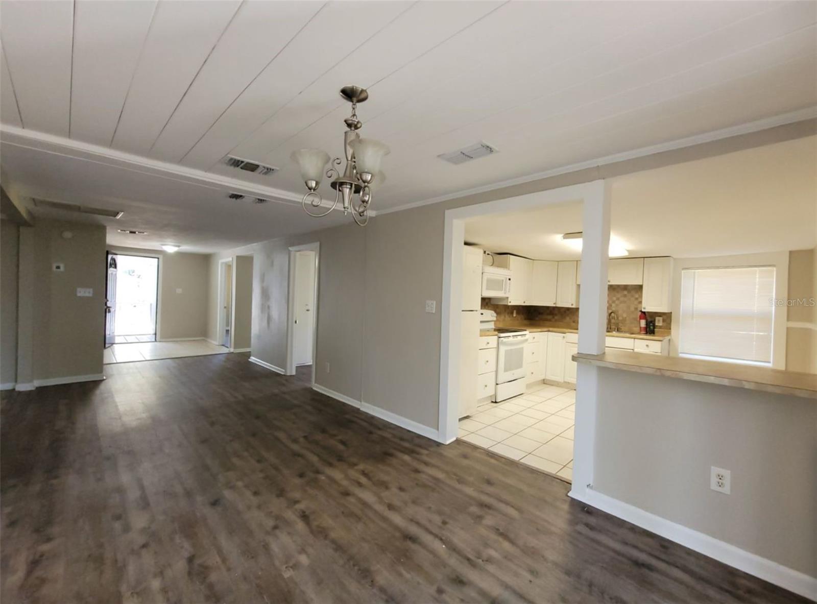 TAMPA OVERLOOK - Residential Lease