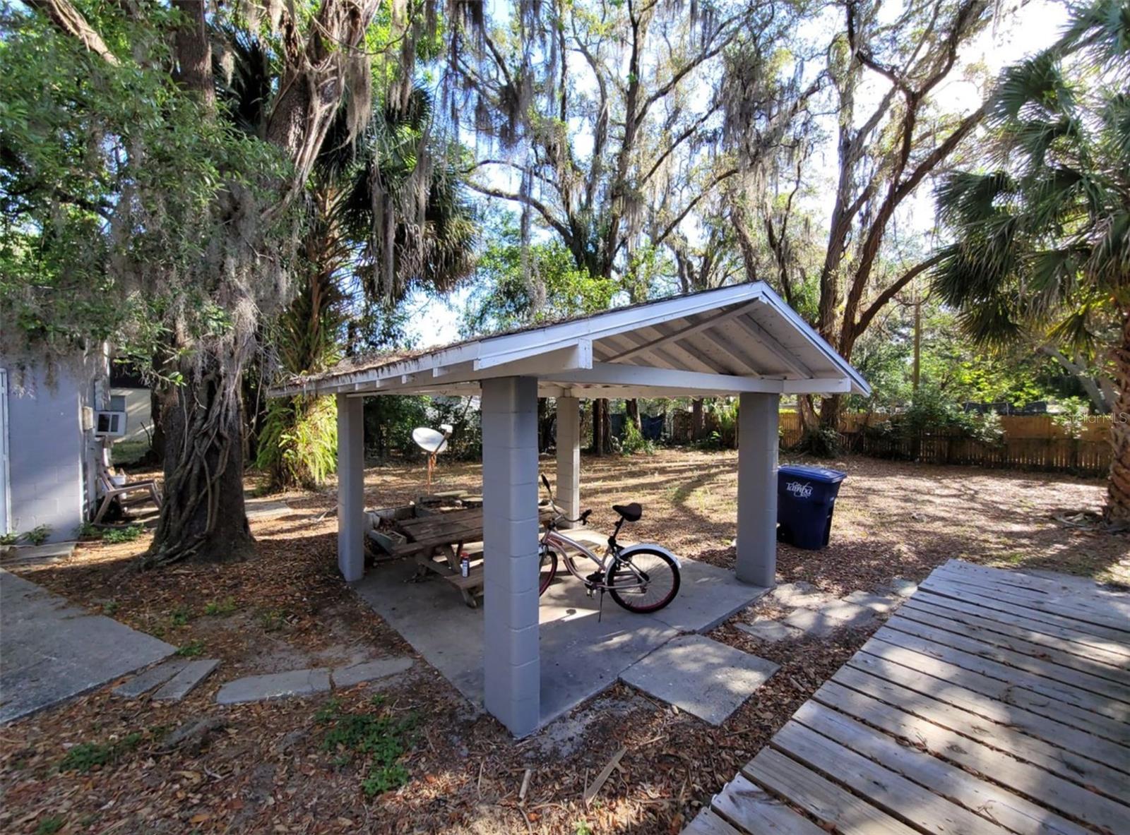 TAMPA OVERLOOK - Residential Lease