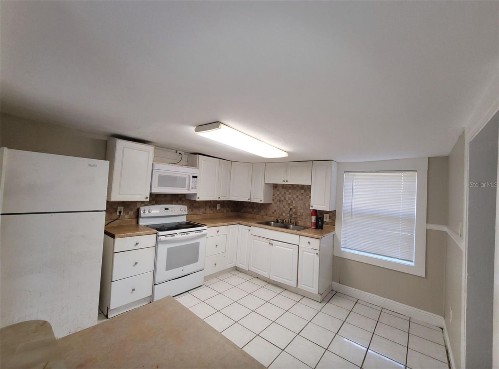 TAMPA OVERLOOK - Residential Lease
