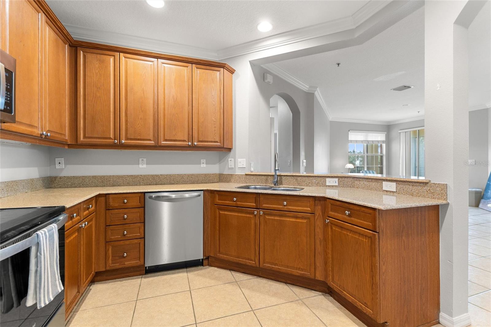 LAKESIDE AT LAKES OF WINDERMERE CONDO PH 1 - Residential