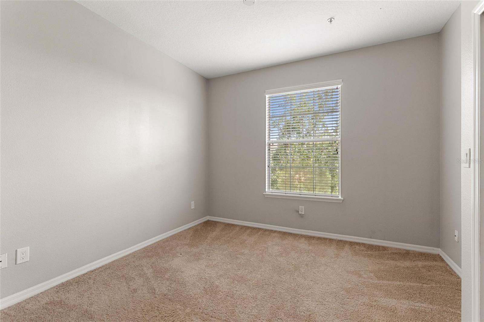 LAKESIDE AT LAKES OF WINDERMERE CONDO PH 1 - Residential