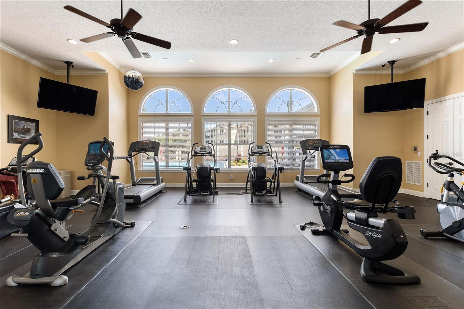 LAKESIDE AT LAKES OF WINDERMERE CONDO PH 1 - Residential