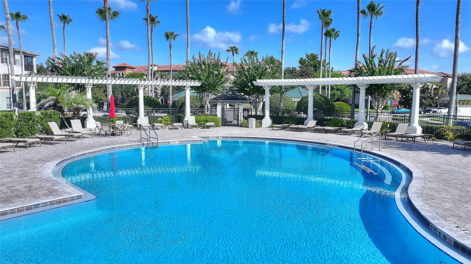 LAKESIDE AT LAKES OF WINDERMERE CONDO PH 1 - Residential