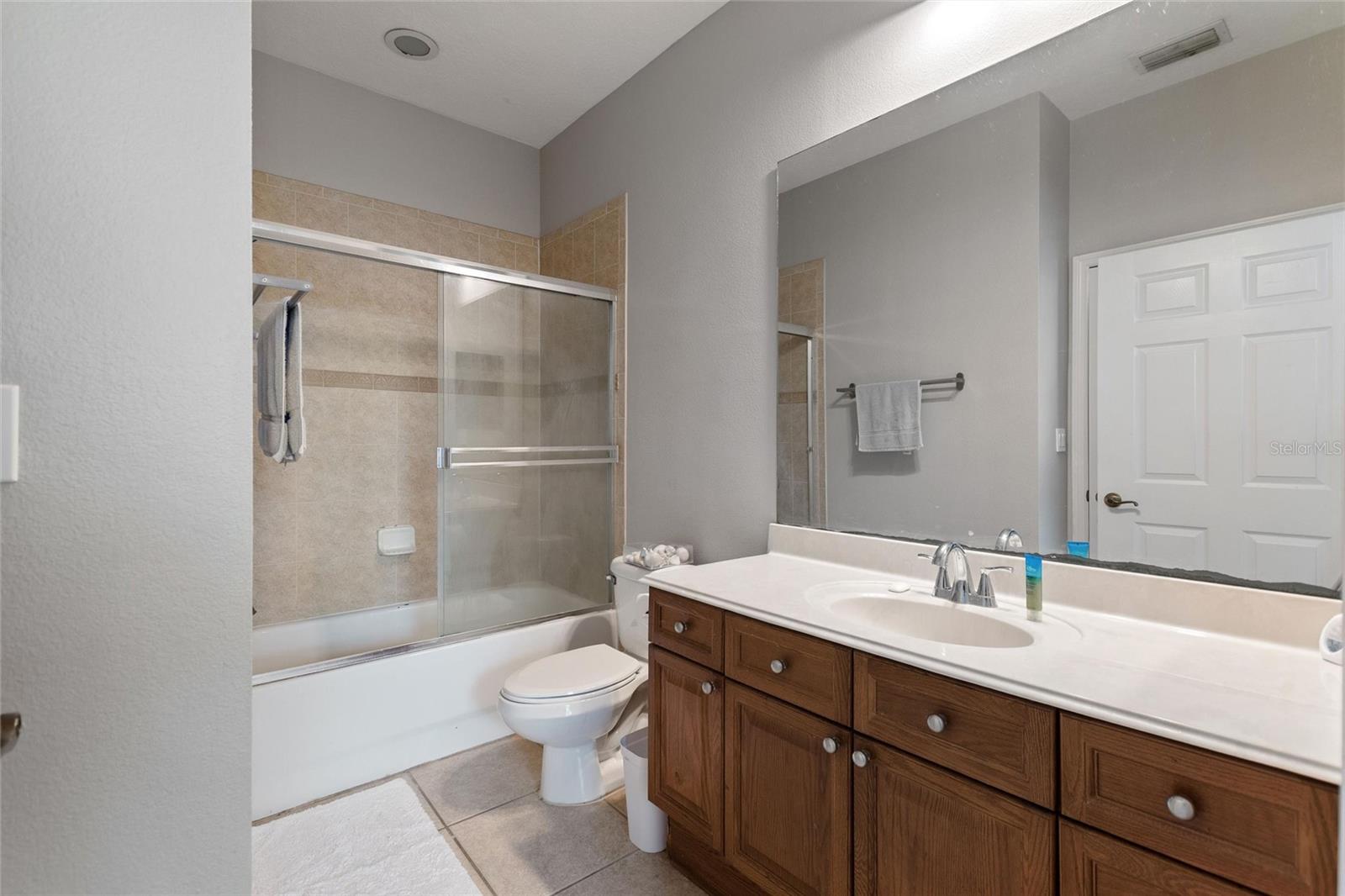 LAKESIDE AT LAKES OF WINDERMERE CONDO PH 1 - Residential