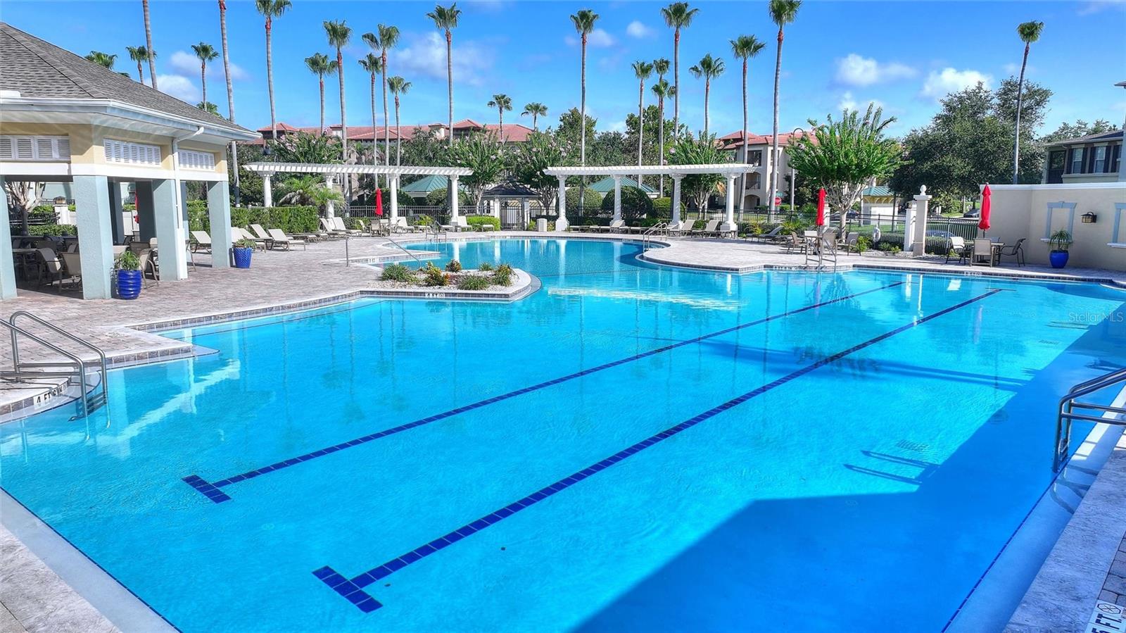 LAKESIDE AT LAKES OF WINDERMERE CONDO PH 1 - Residential