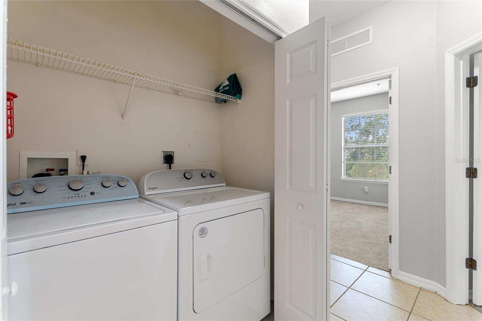 LAKESIDE AT LAKES OF WINDERMERE CONDO PH 1 - Residential