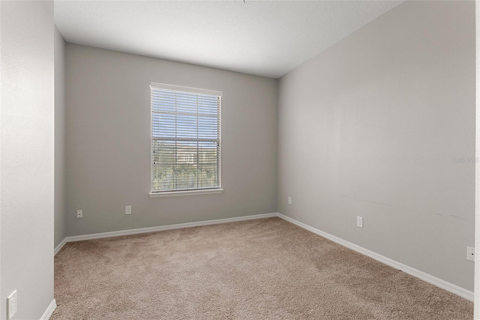 LAKESIDE AT LAKES OF WINDERMERE CONDO PH 1 - Residential